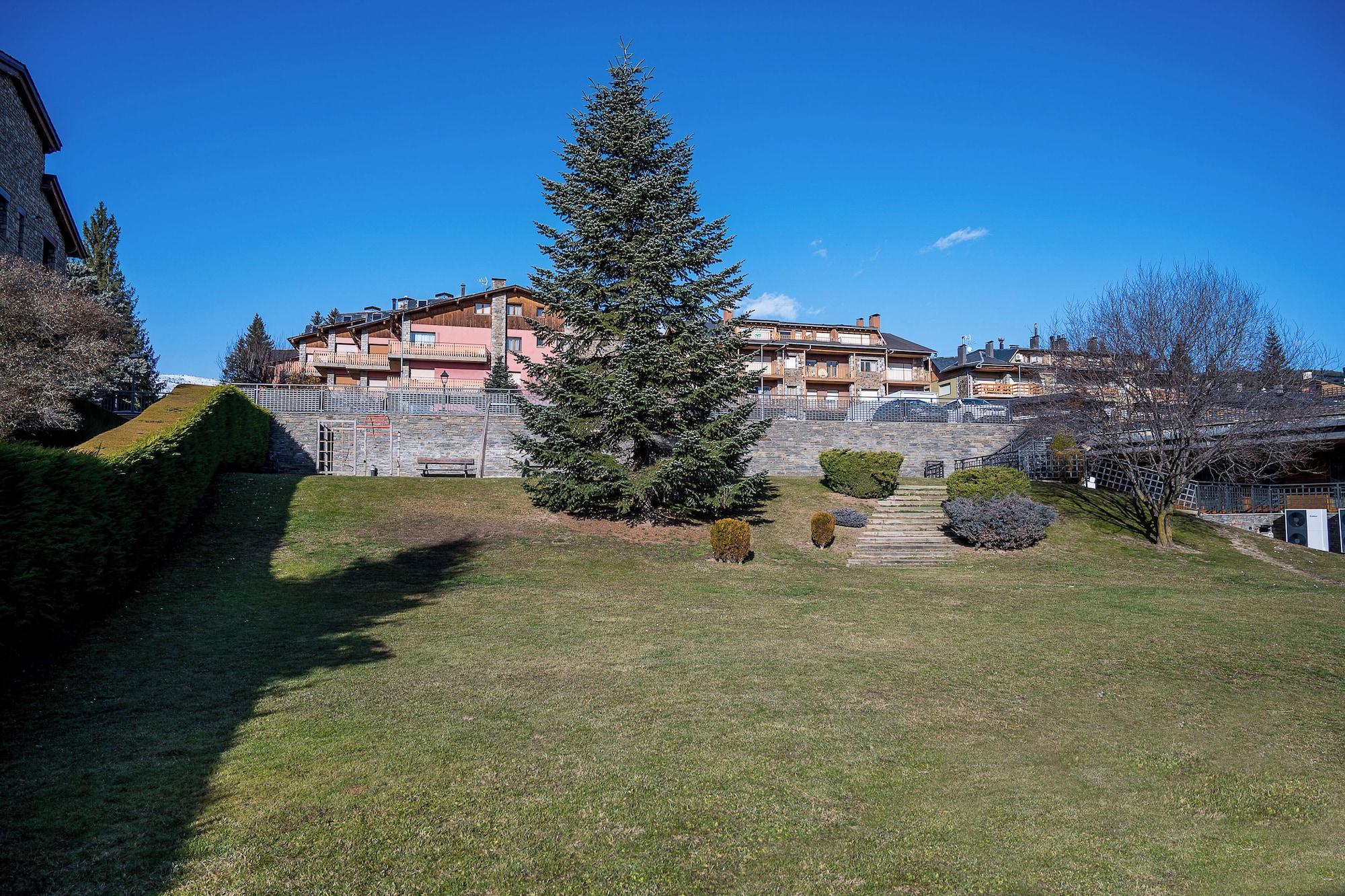 Vista Exterior Hotel Llivia