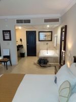 Alojamiento - Lovely 2BR Presidential suite Hideaway: Your Air-Conditioned Tropical Paradise