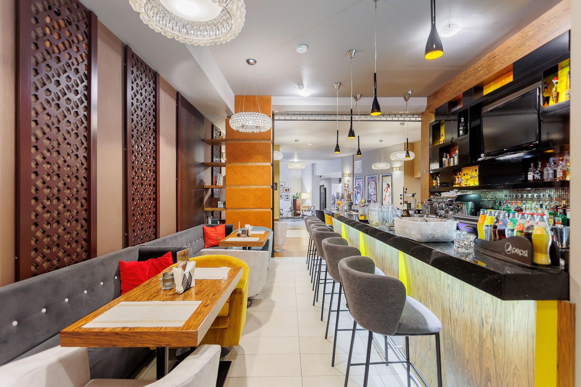 Bar/Salón Hotel Tarnovia