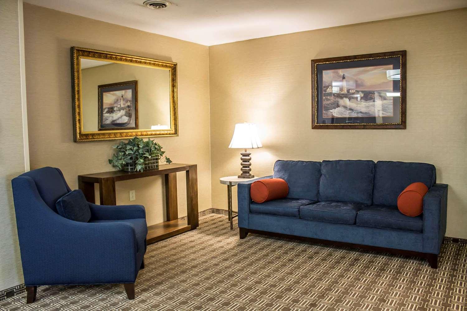 Vista Lobby Comfort Inn River's Edge