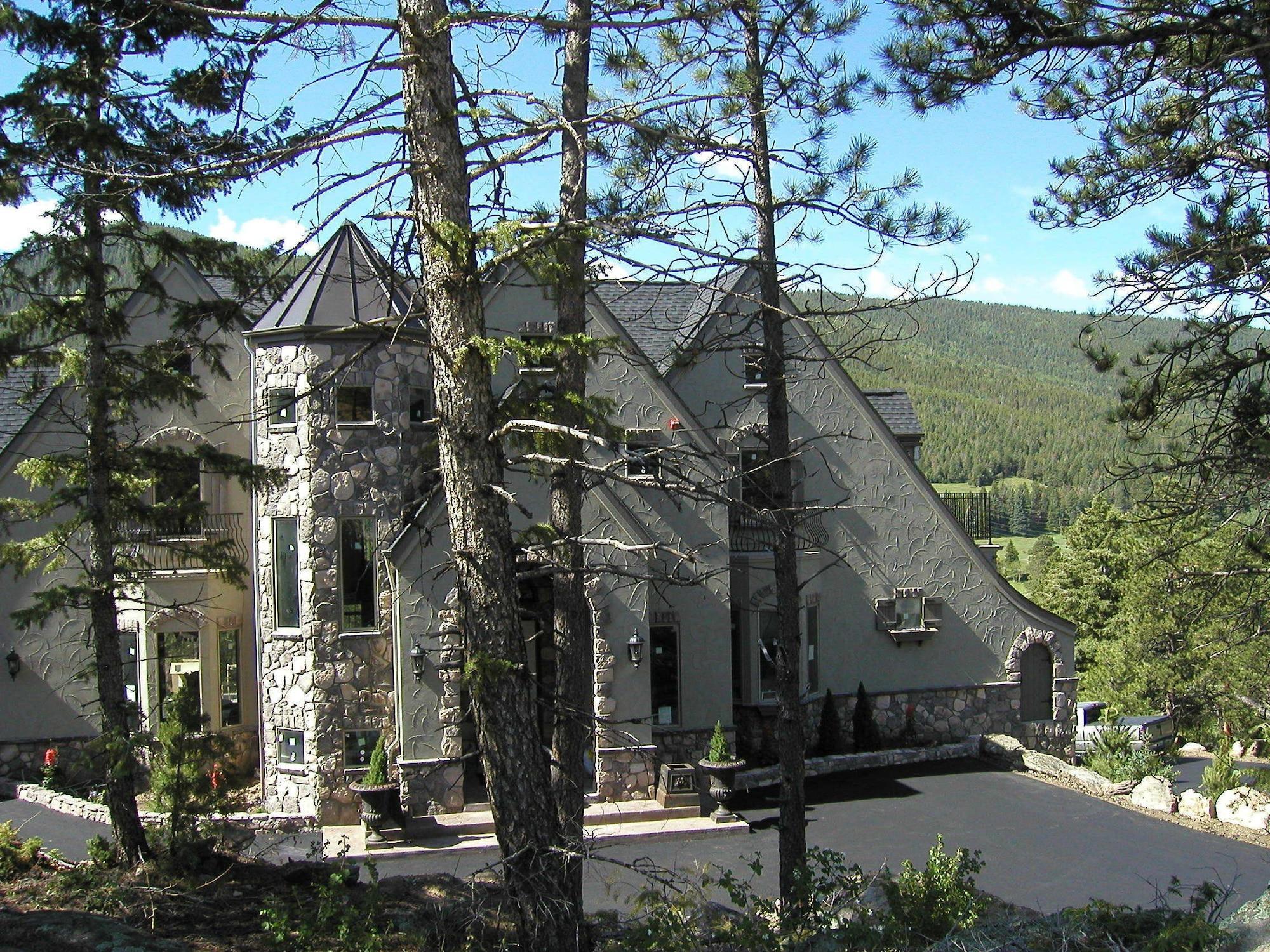 Vista Exterior Arrowhead Manor Bed & Breakfast Inn & Event Center