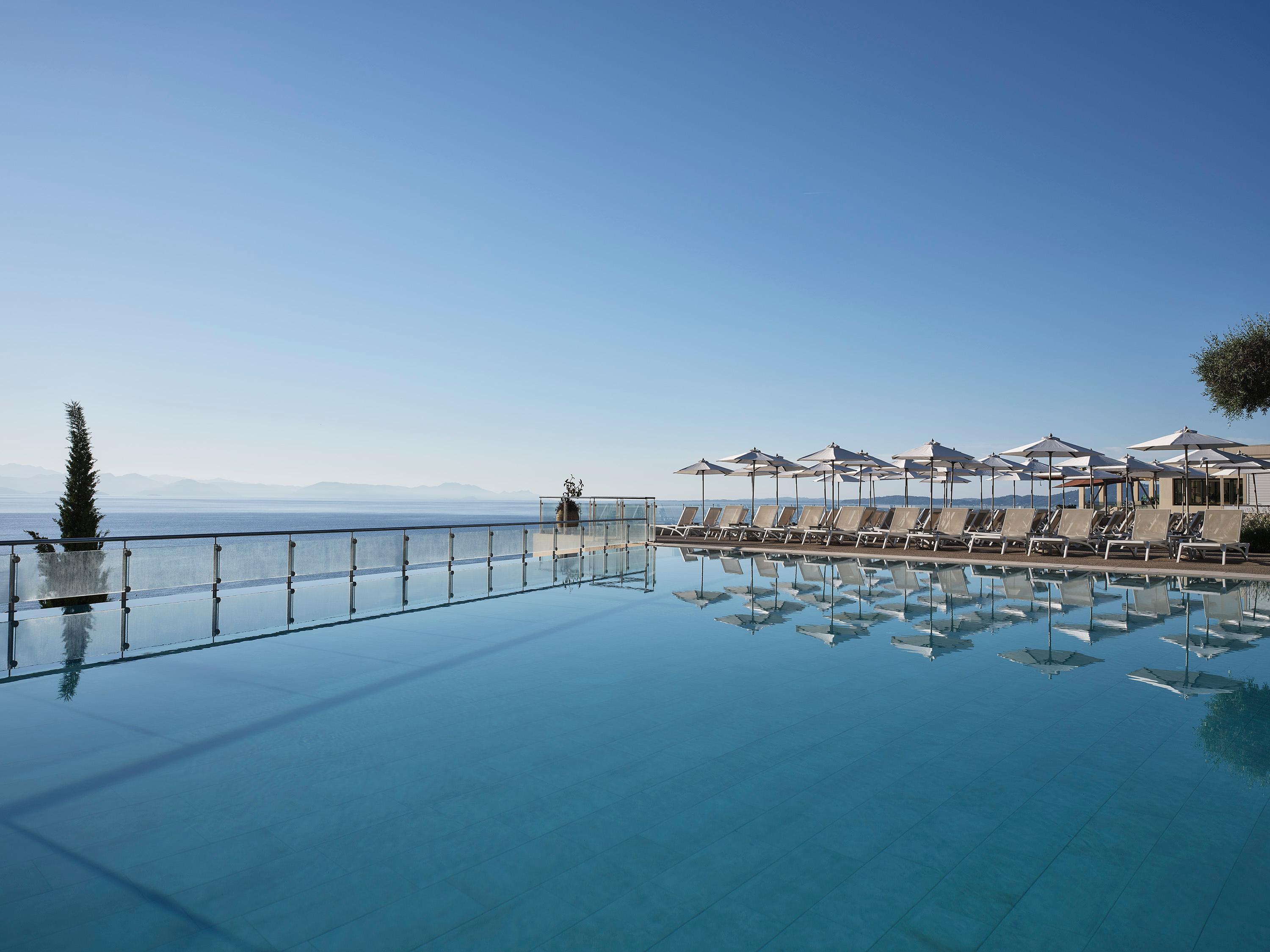 Vista Piscina Aeolos Beach Resort