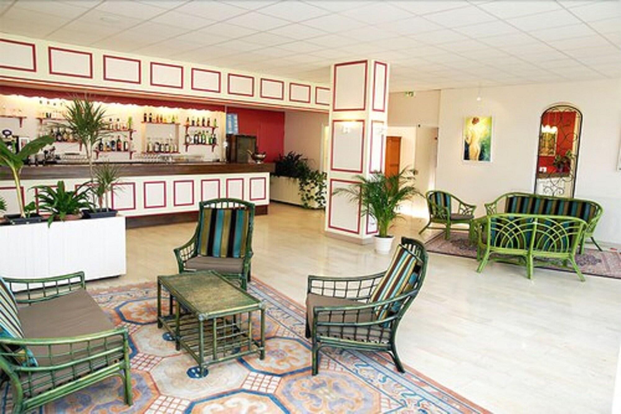 Vista Lobby Le Chagny Hotel