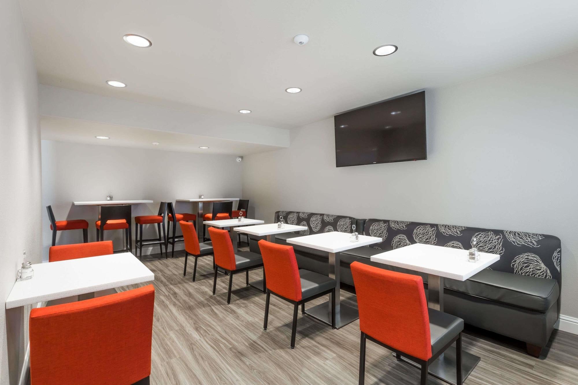 Restaurant Days Inn by Wyndham Yosemite Area