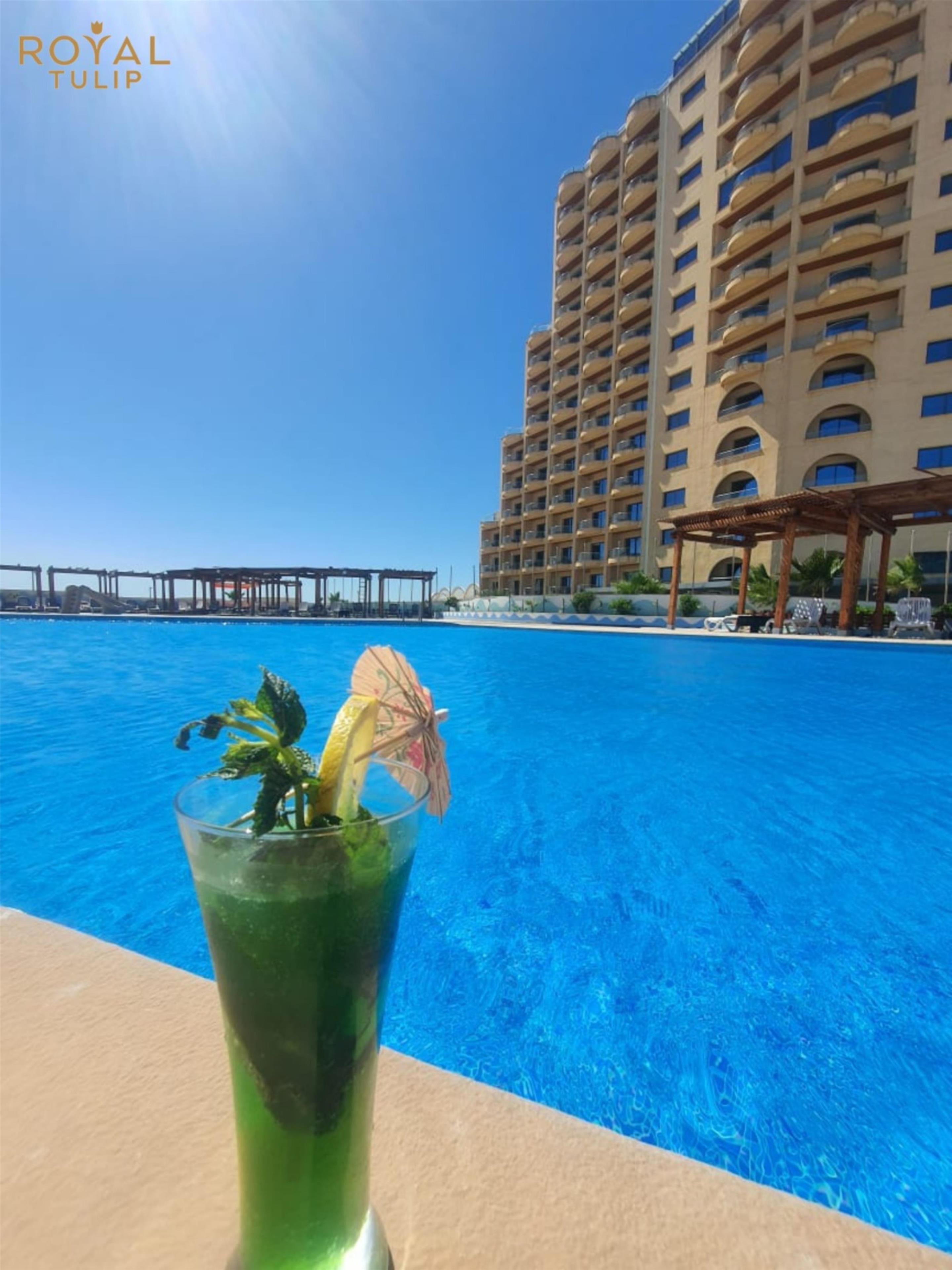 Vista Piscina Royal Tulip Skikda
