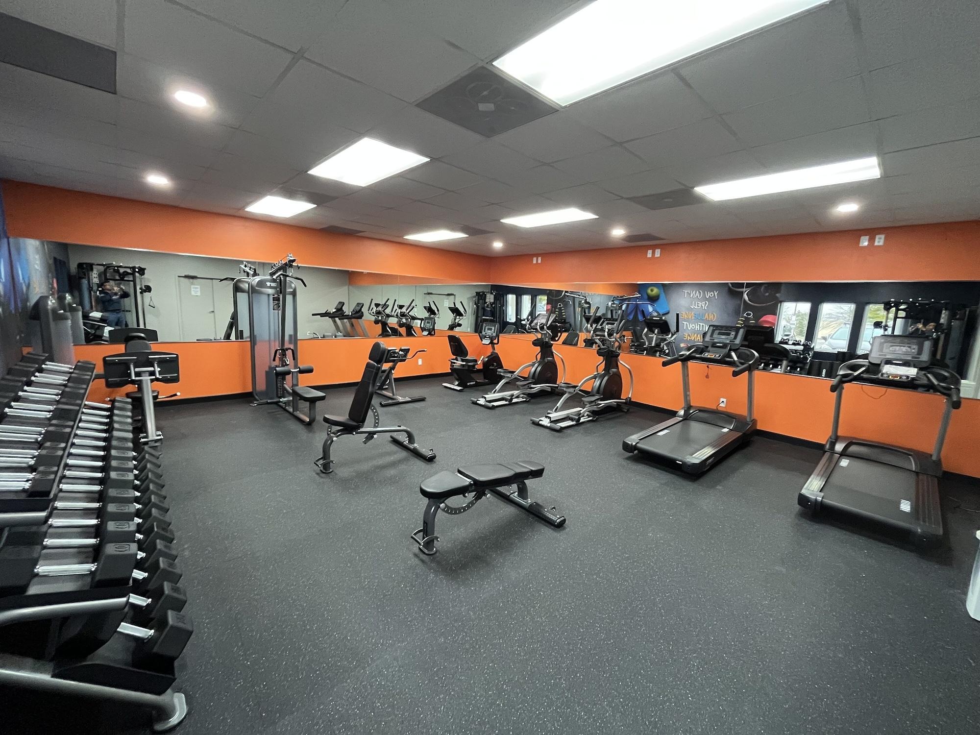 Gimnasio Orangewood Inn & Suites Kansas City Airport