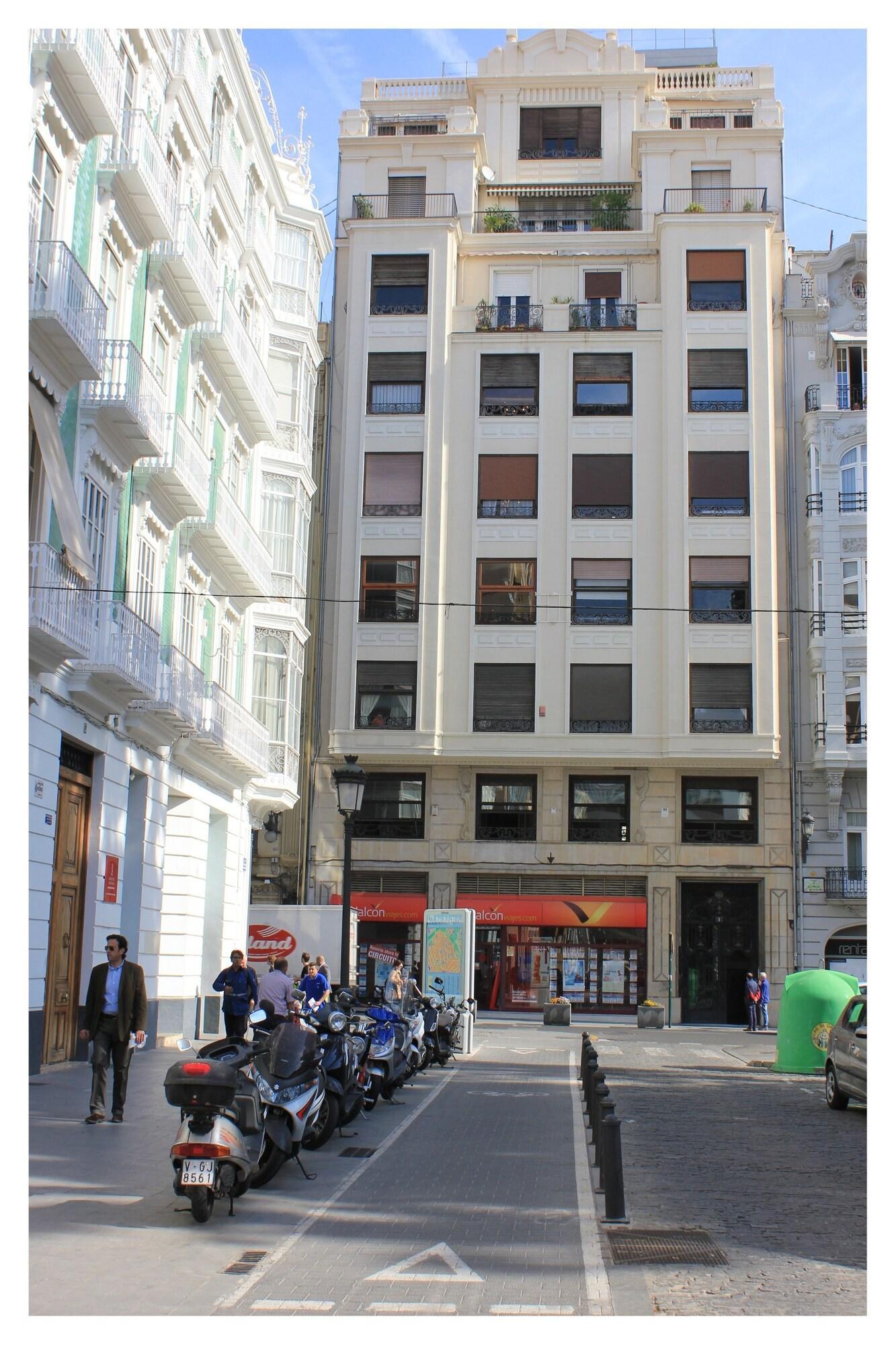 Vista Exterior Hi Valencia Boutique