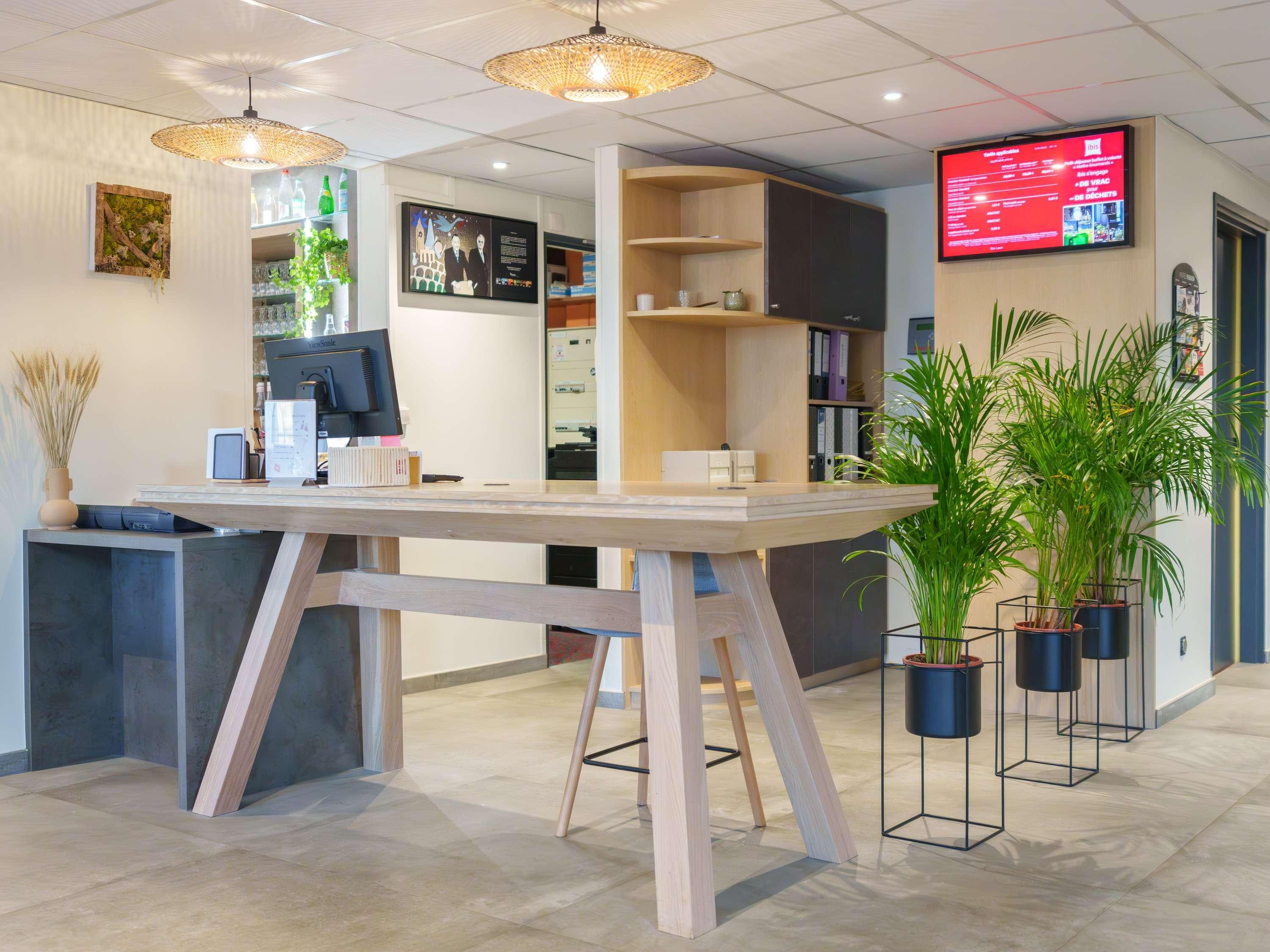 Vista Exterior ibis Laon