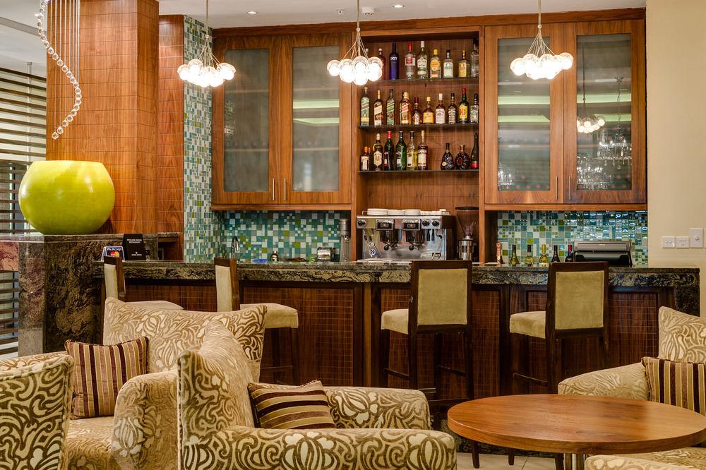 Bar/Salón Loui Gardens