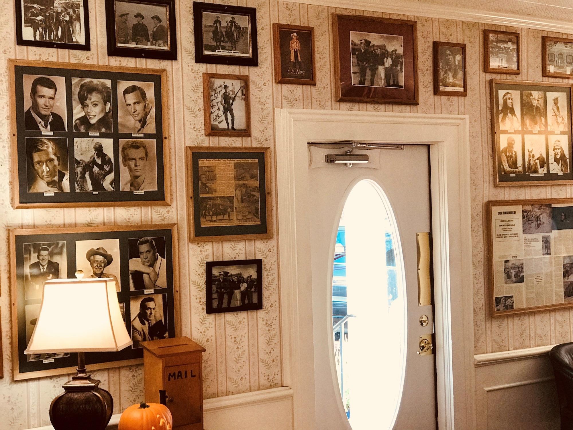 Vista Lobby Parry Lodge