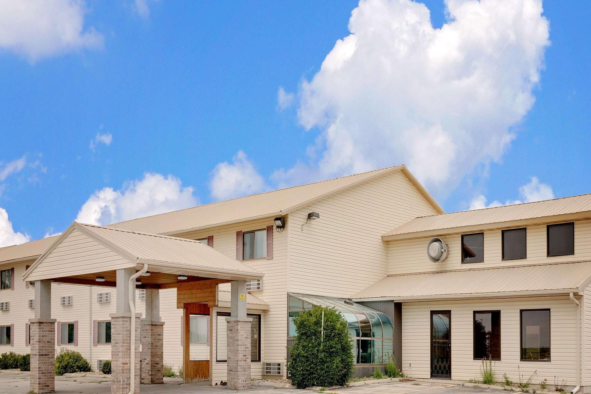 Vista Exterior Super 8 by Wyndham Iowa Falls