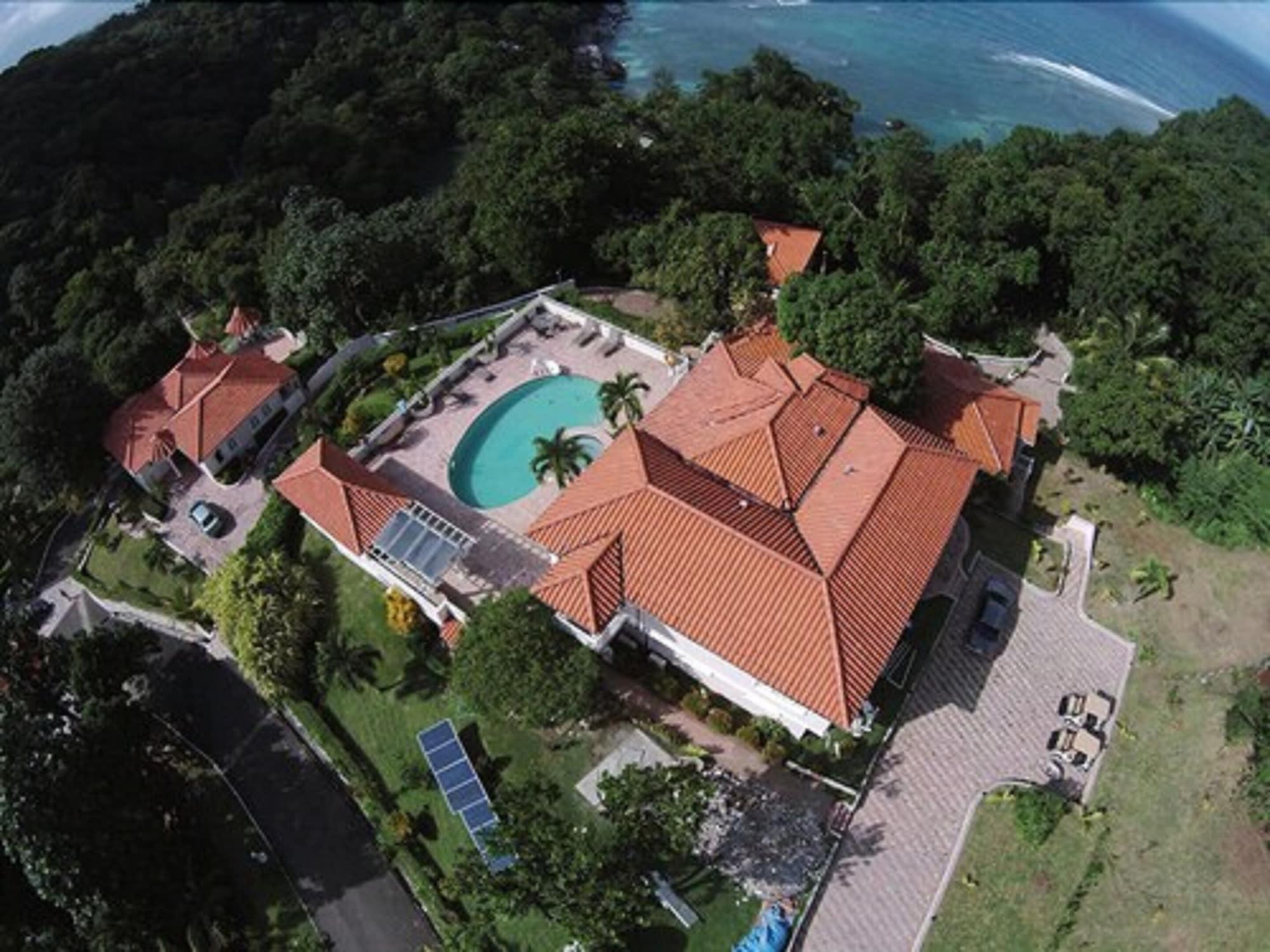 Vista Exterior Tropical Lagoon Resort