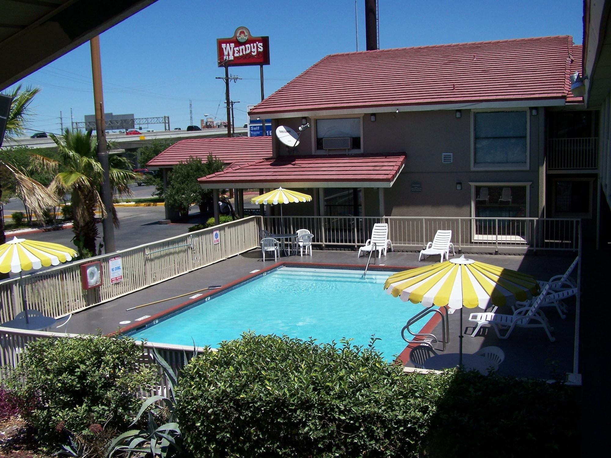 Vista Piscina The Inn at Market Square