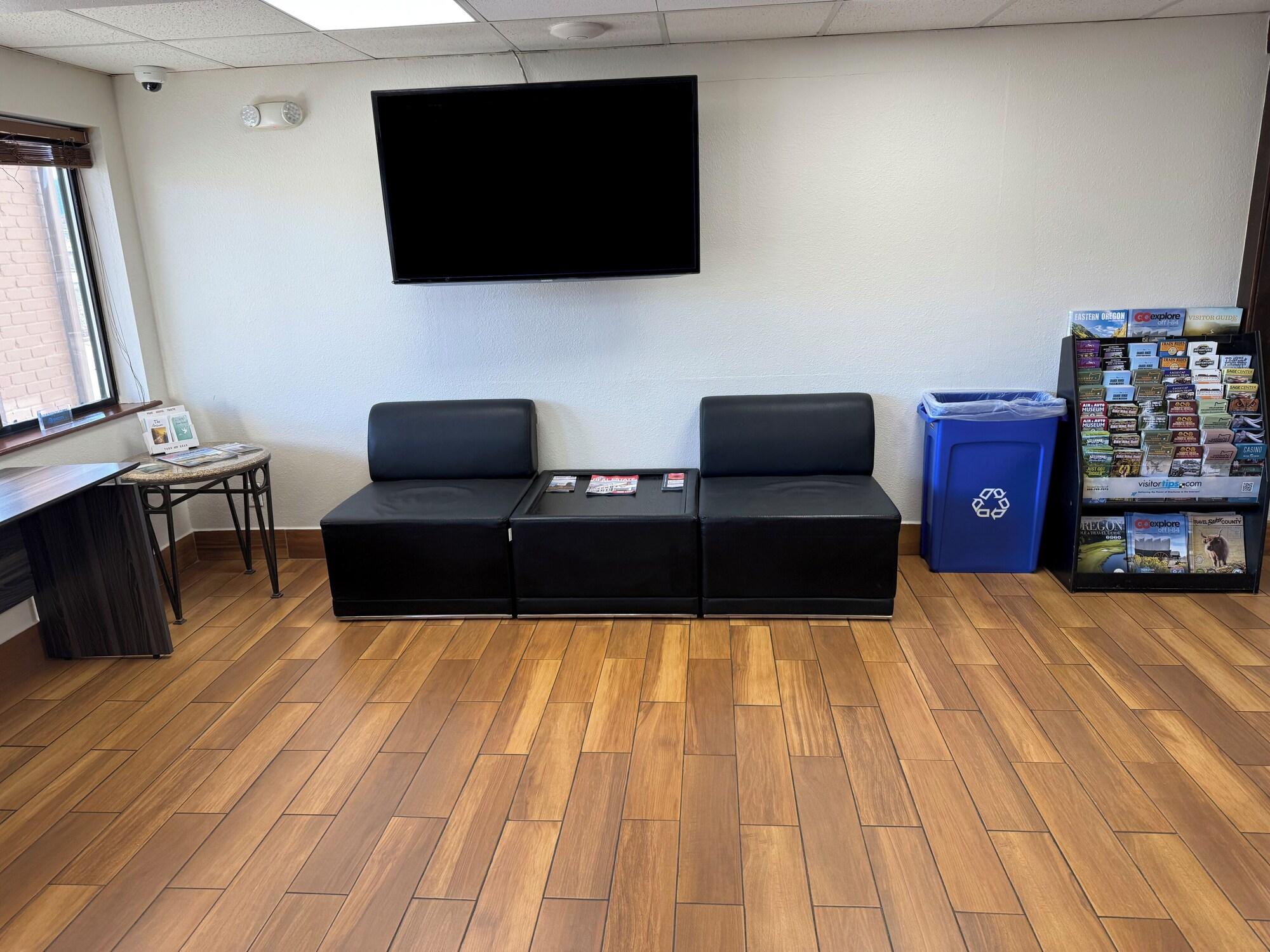 Vista Lobby Super 8 by Wyndham Baker City