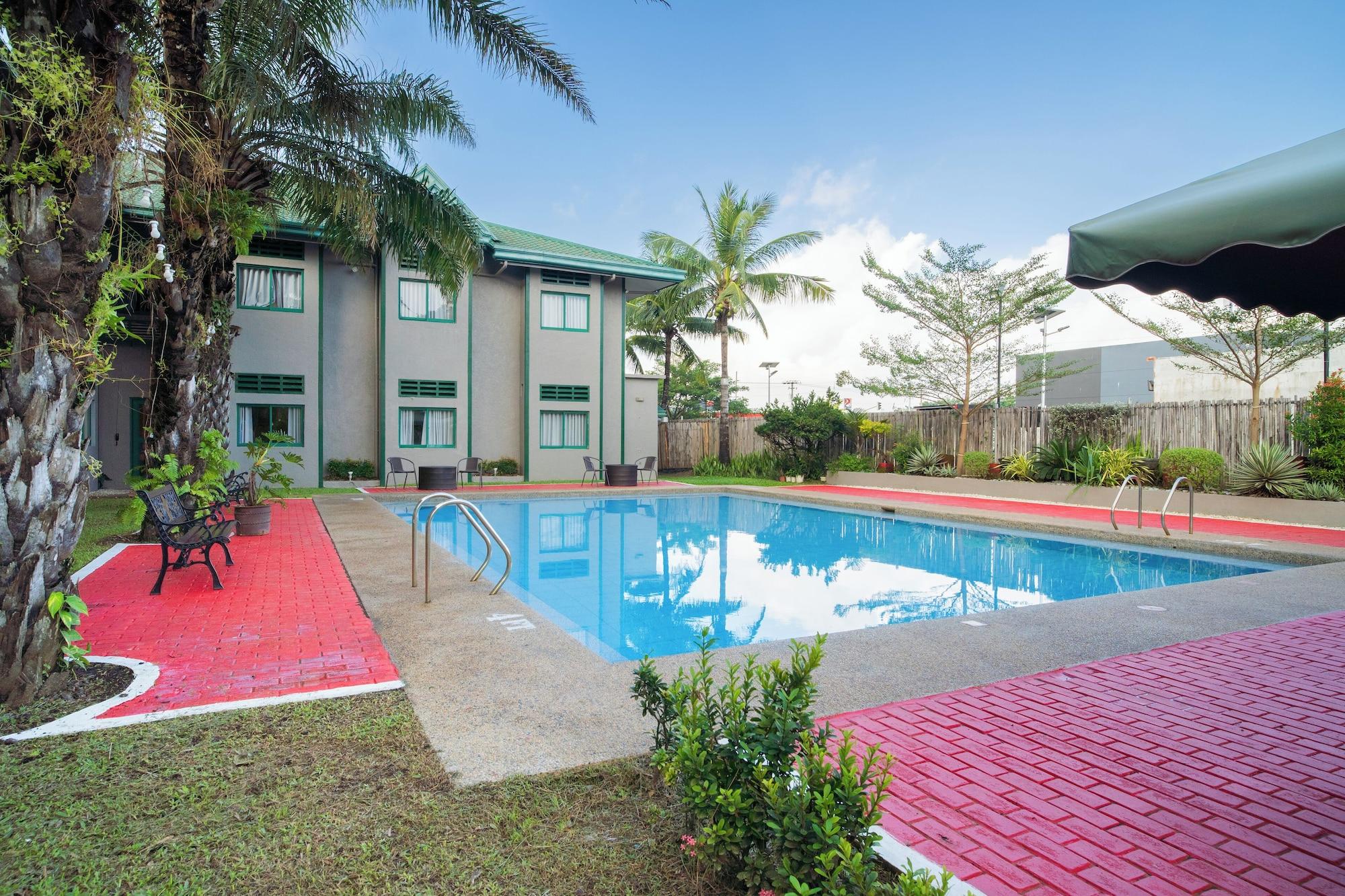 Vista Piscina Microtel Inn by Wyndham Cabanatuan