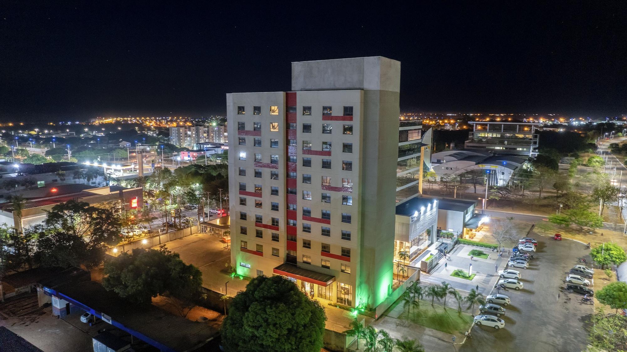 Vista Exterior Nacional Inn Palmas