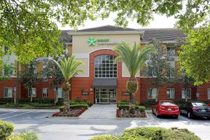 Hoteles con Alberca Cerca de Orlando Premium Outlets