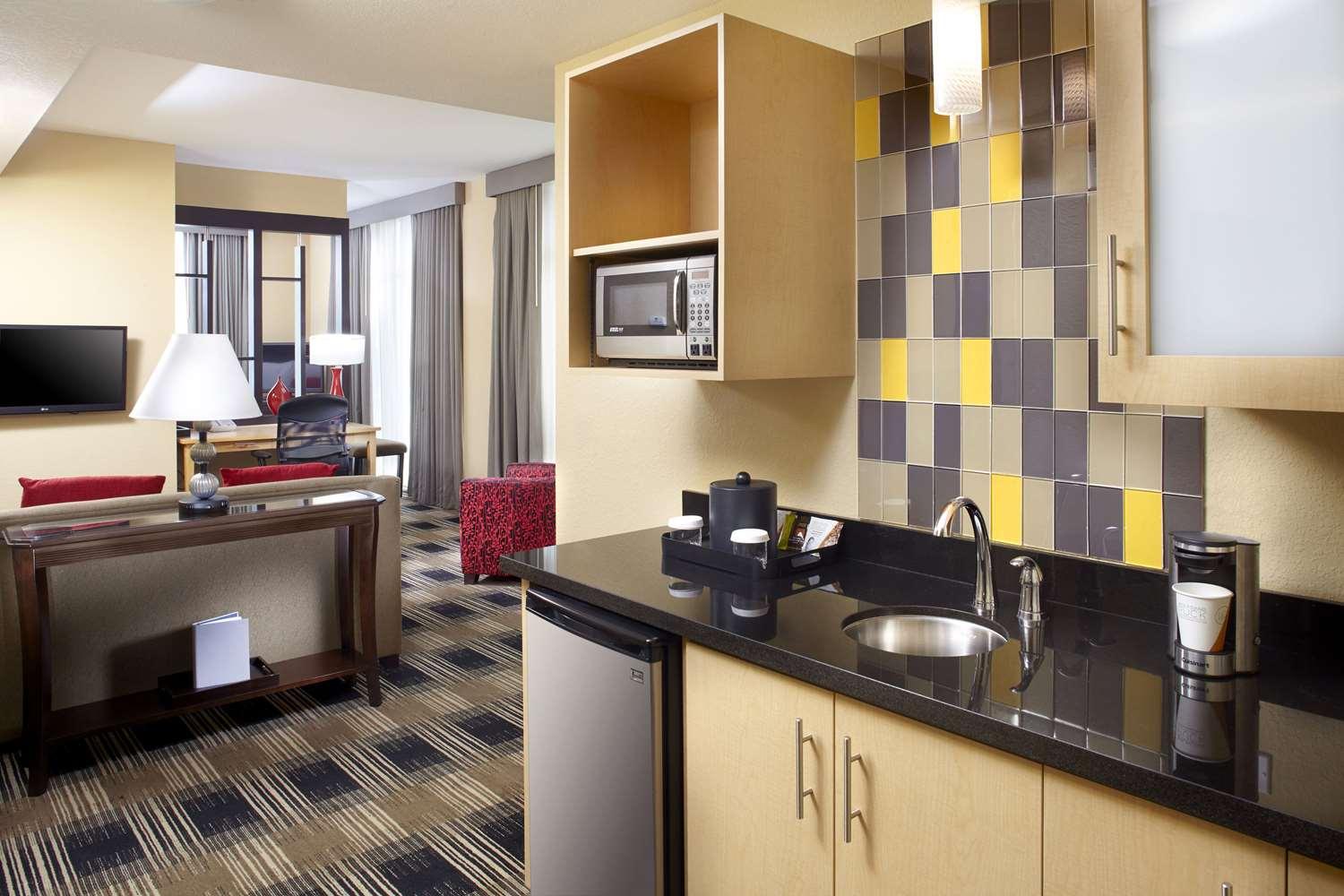 Suite Holiday Inn Express Miami Airport Blue Lagoon Area by IHG