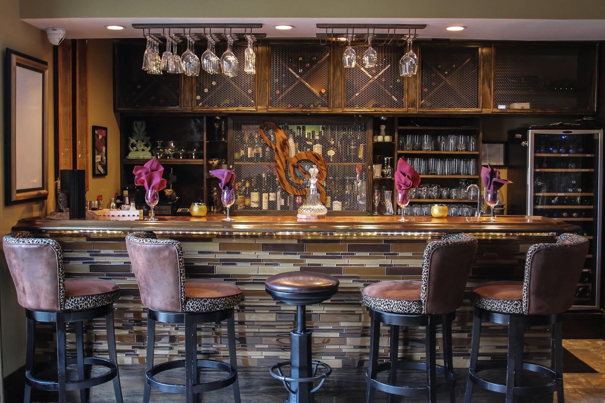 Bar/Salón Symphony Hotel & Restaurant