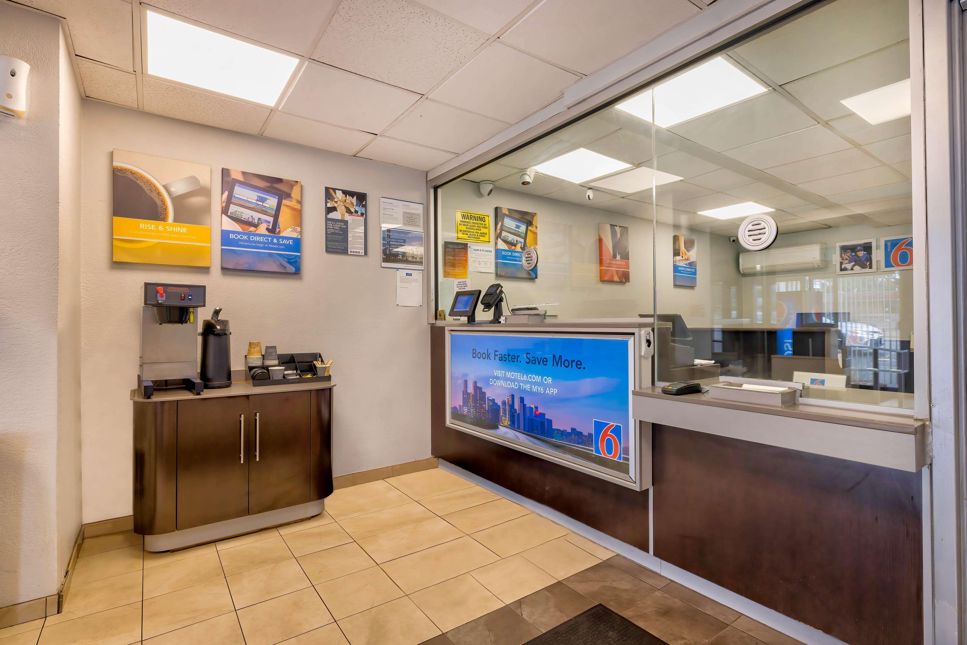Vista Lobby Motel 6 Villa Park, IL - Chicago West