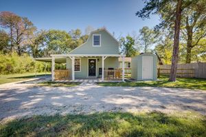 Alquiler Vacacional - Pet-friendly Conroe Hideaway w/ Porch & Fire Pit
