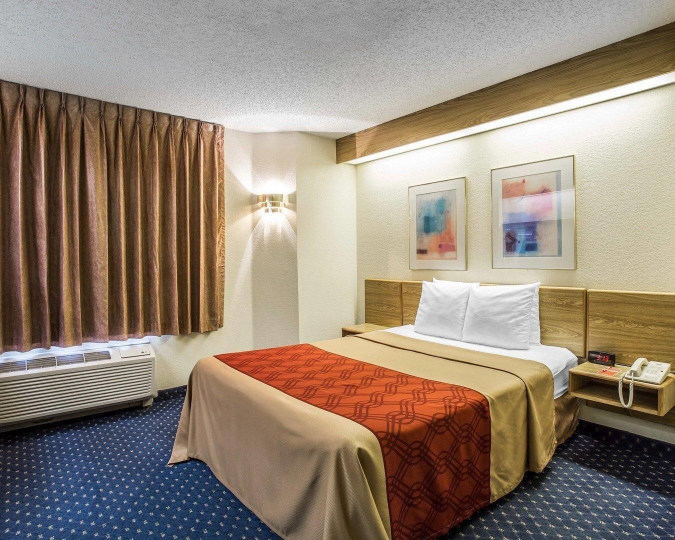 Varios Econo Lodge Denver International Airport