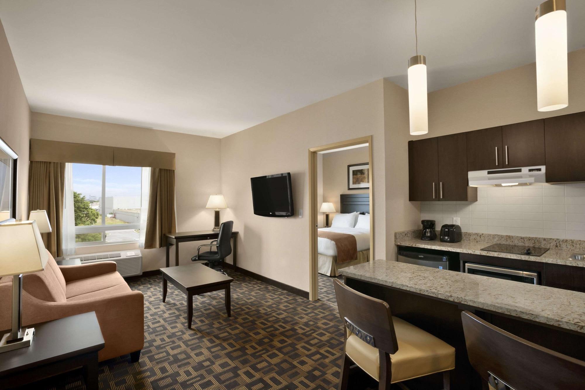 Habitación Days Inn & Suites by Wyndham Winnipeg Airport Manitoba