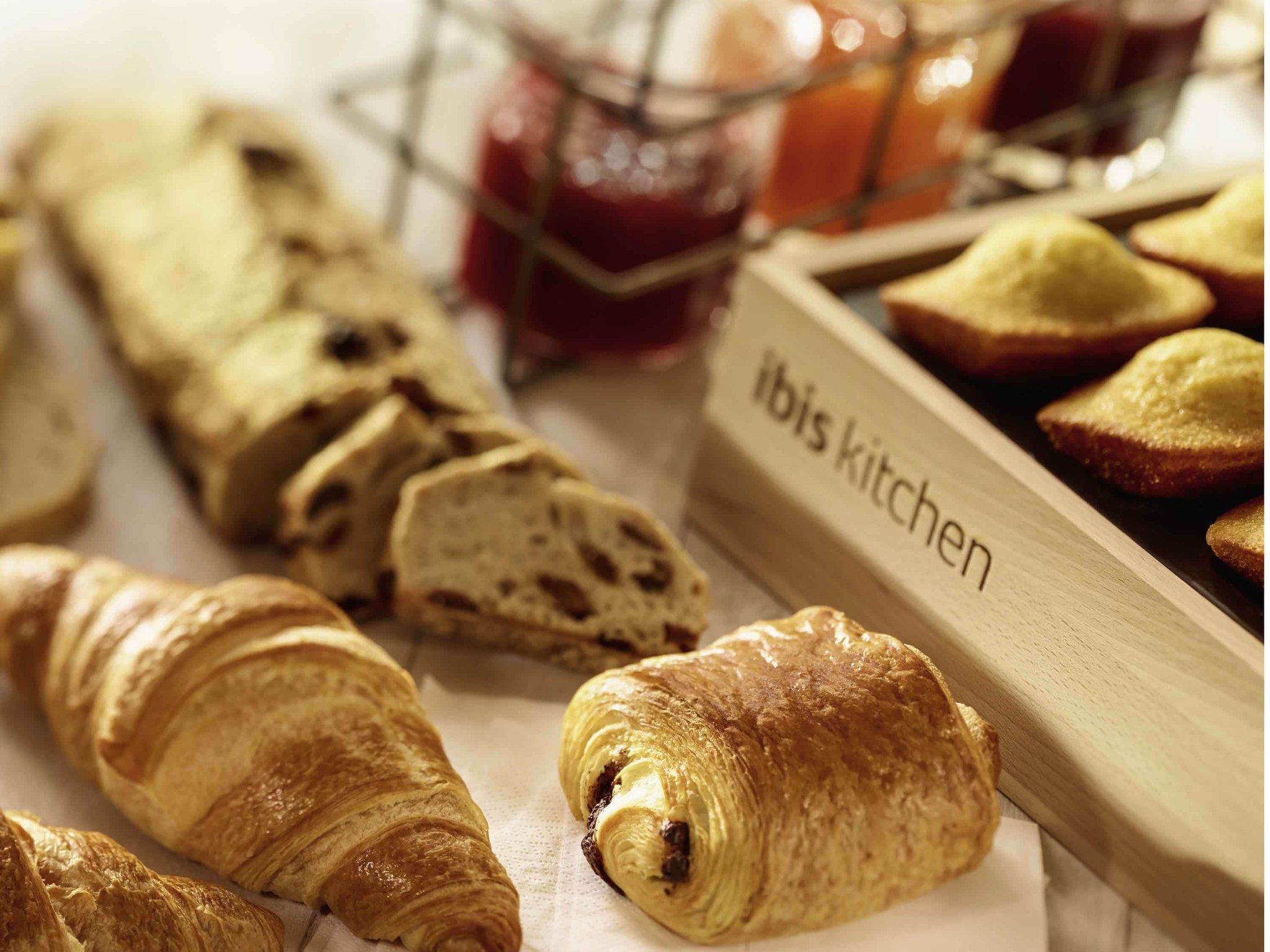 Vista Exterior ibis Montpellier Centre Comédie