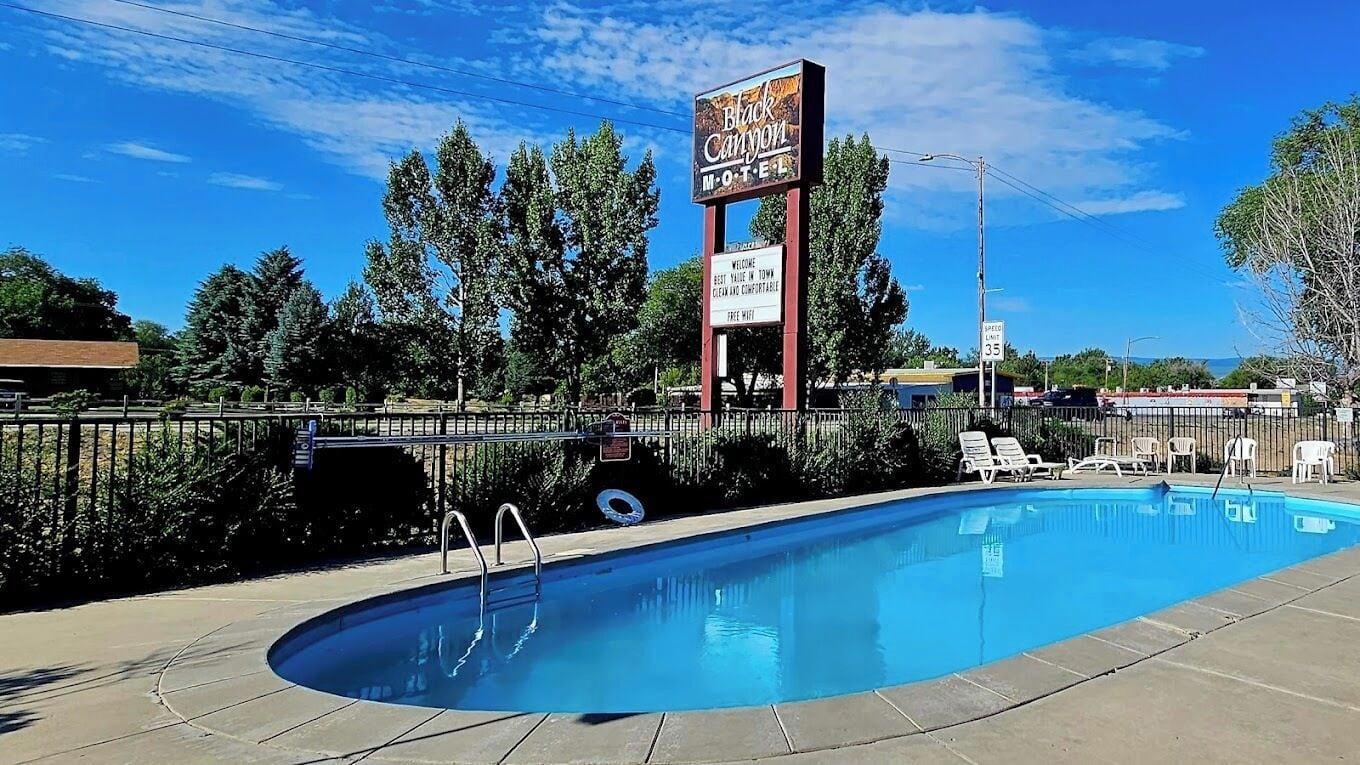 Varios Black Canyon Motel