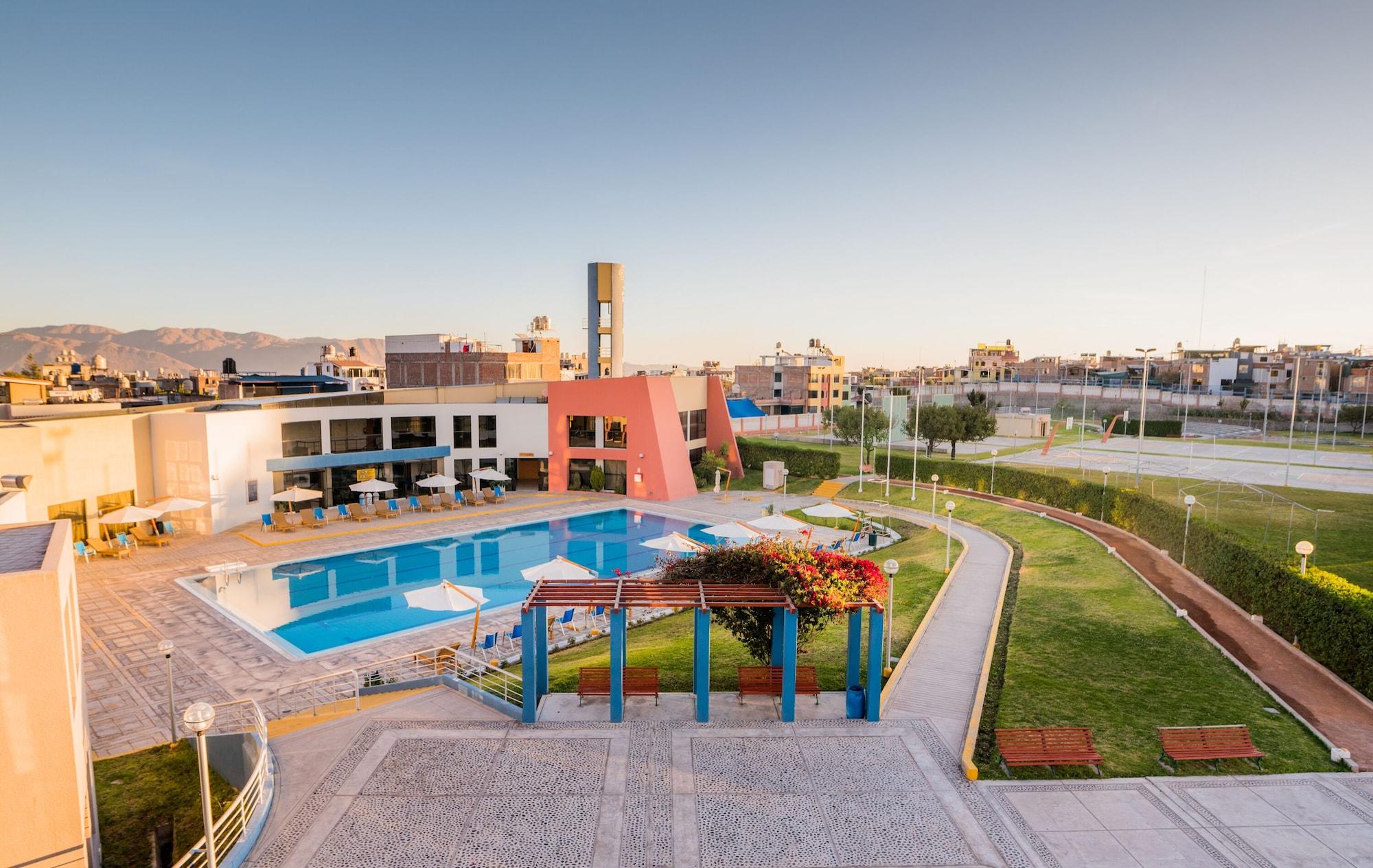 Vista Piscina DM Hoteles Arequipa