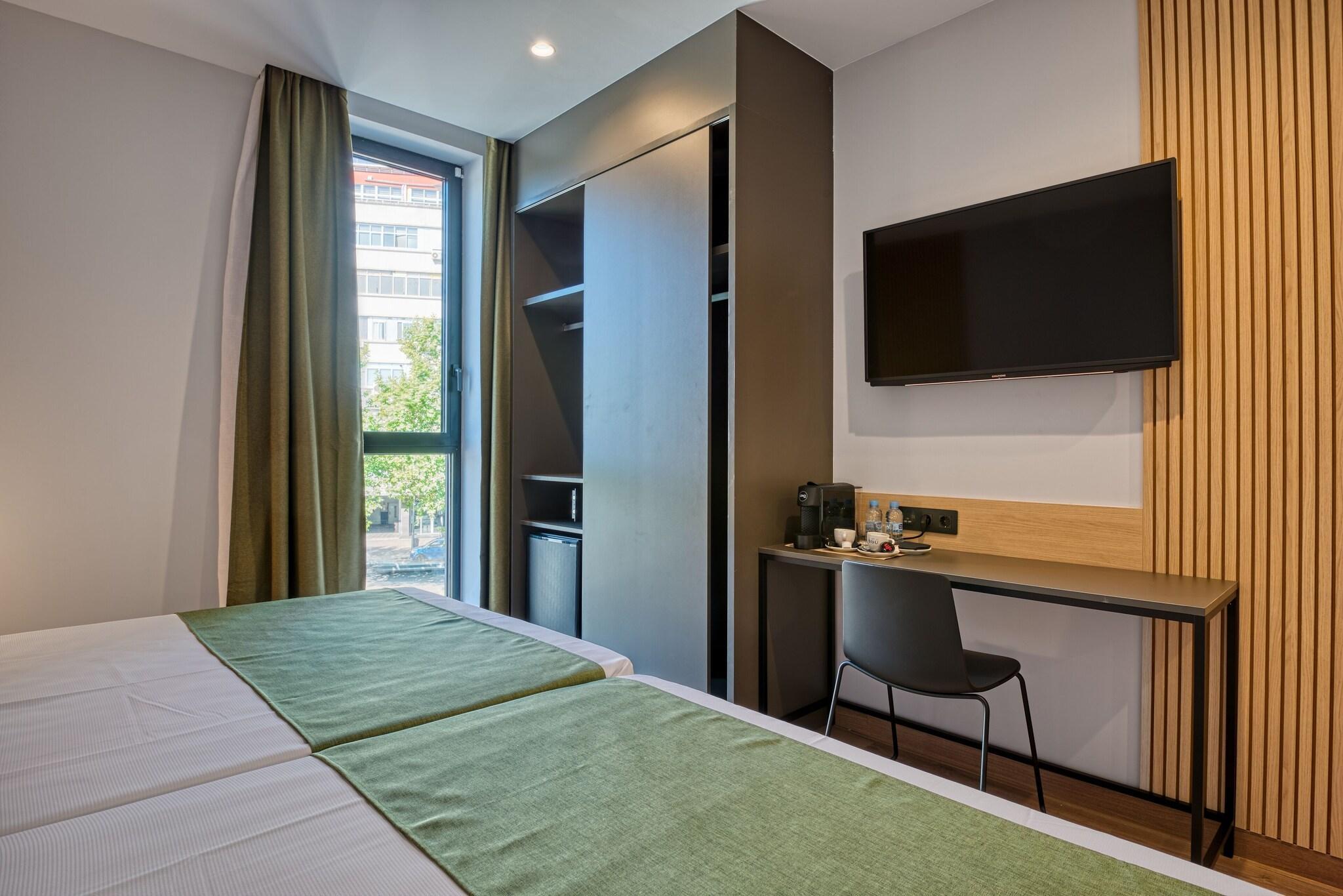 Vista Exterior Hotel Dwo Colours Alcala