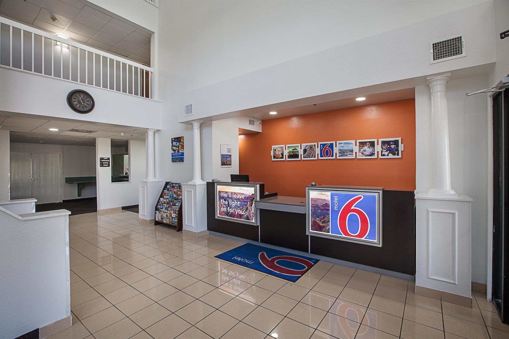 Vista Lobby Motel 6 Bedford, TX - Fort Worth