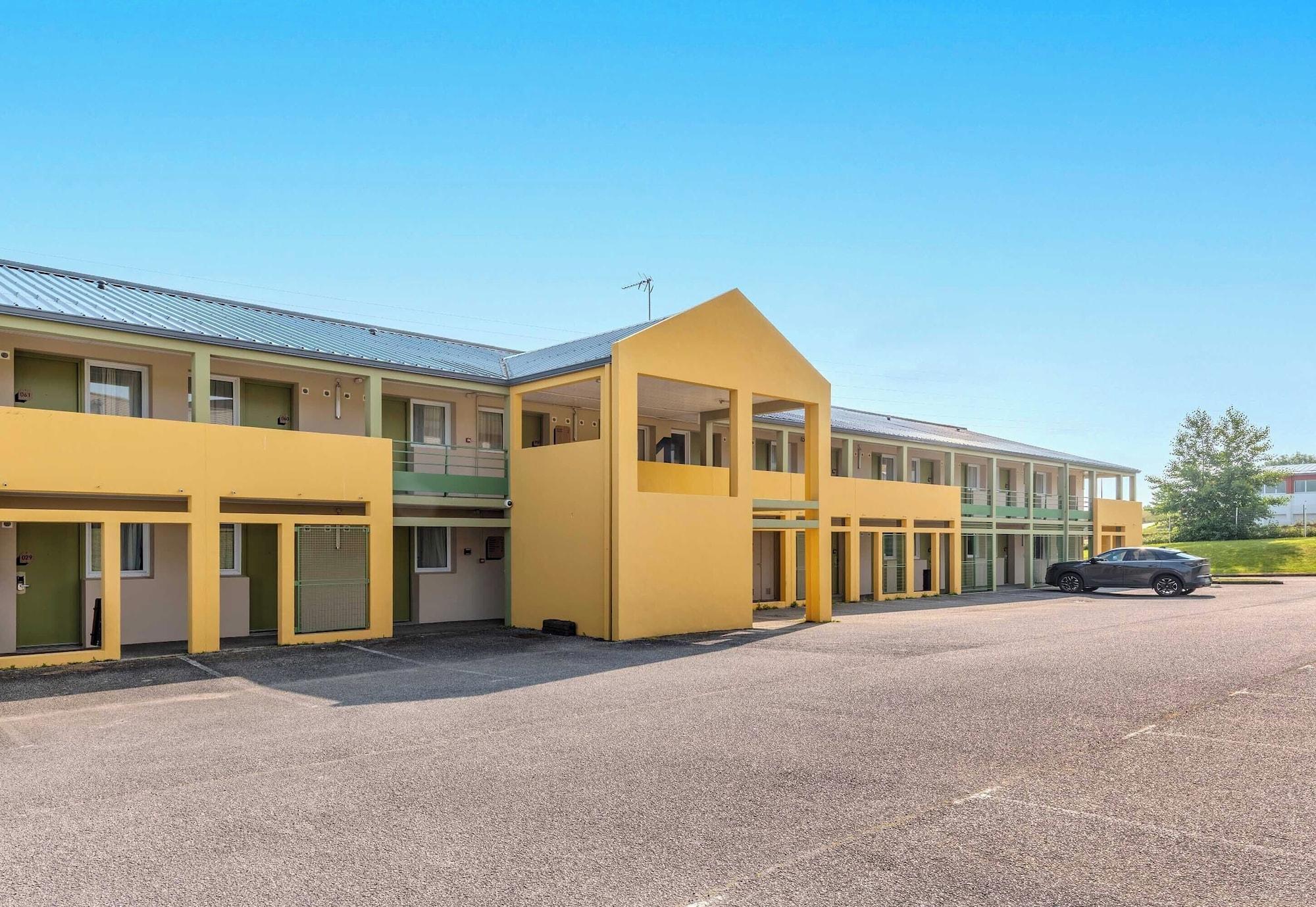 Vista Exterior B&B HOTEL Quimper Nord Douarnenez