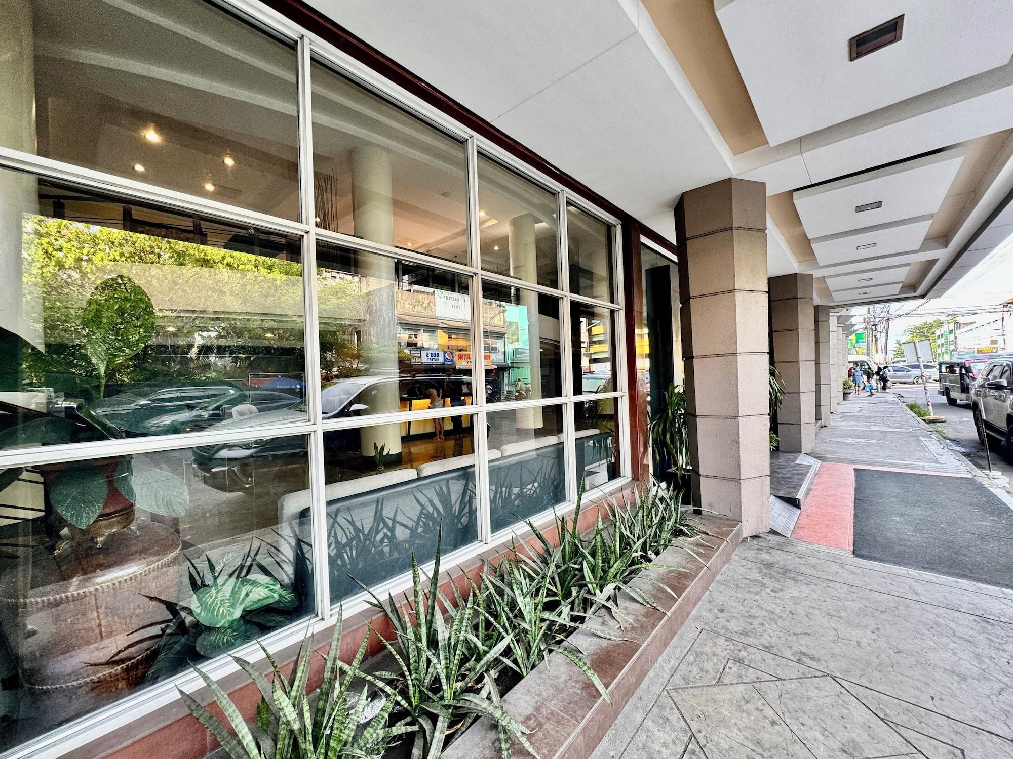 Vista Exterior MO2 Westown Hotel Bacolod - Downtown