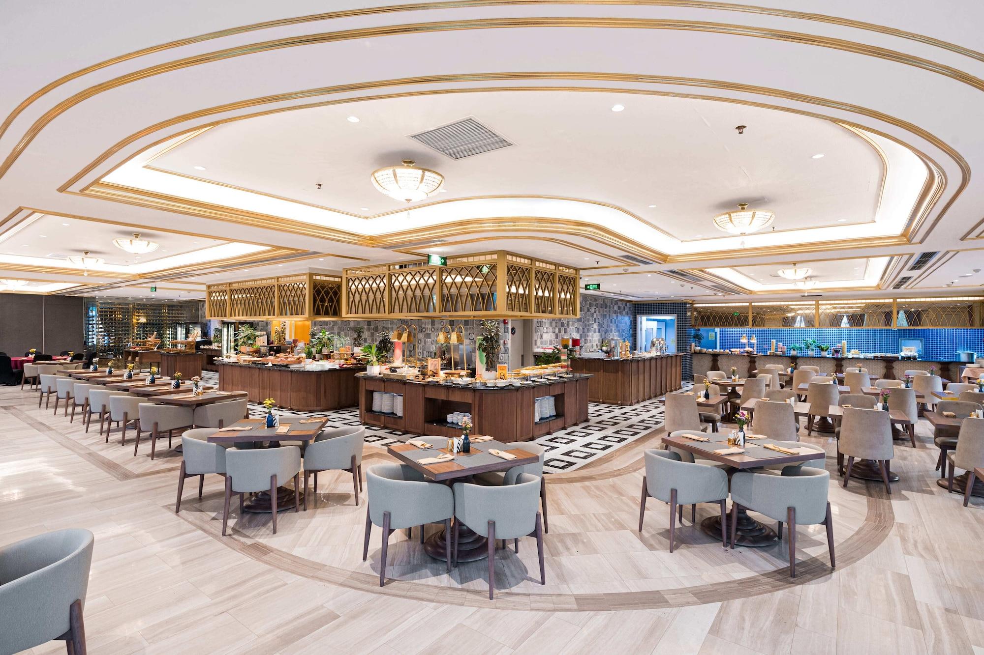 Restaurant Dolce by Wyndham Hanoi Golden Lake