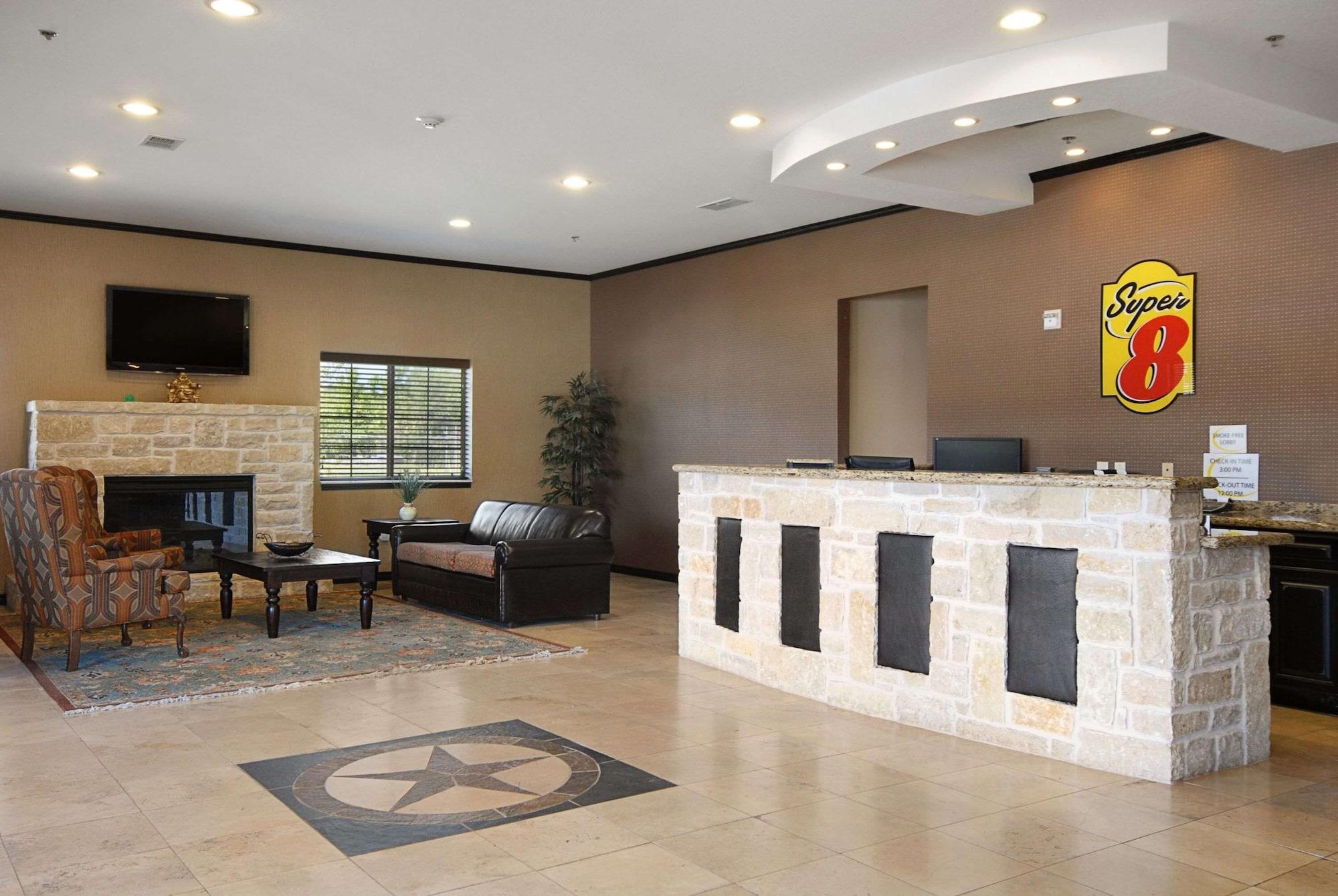 Vista Lobby Super 8 by Wyndham Stephenville