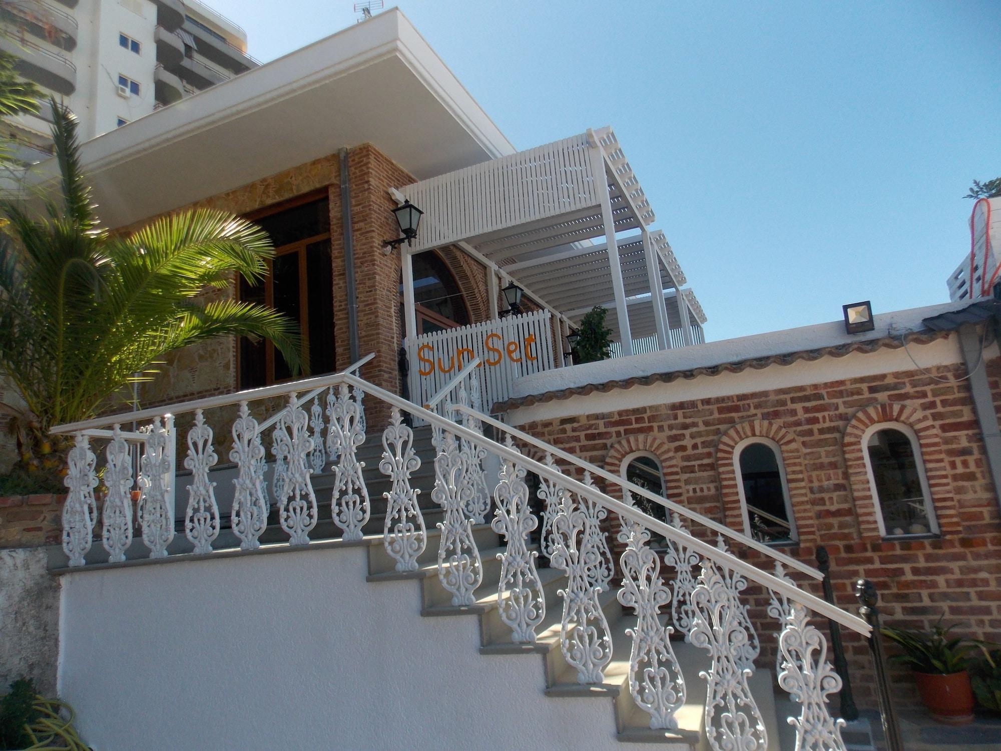 Vista Exterior Sunset Suites