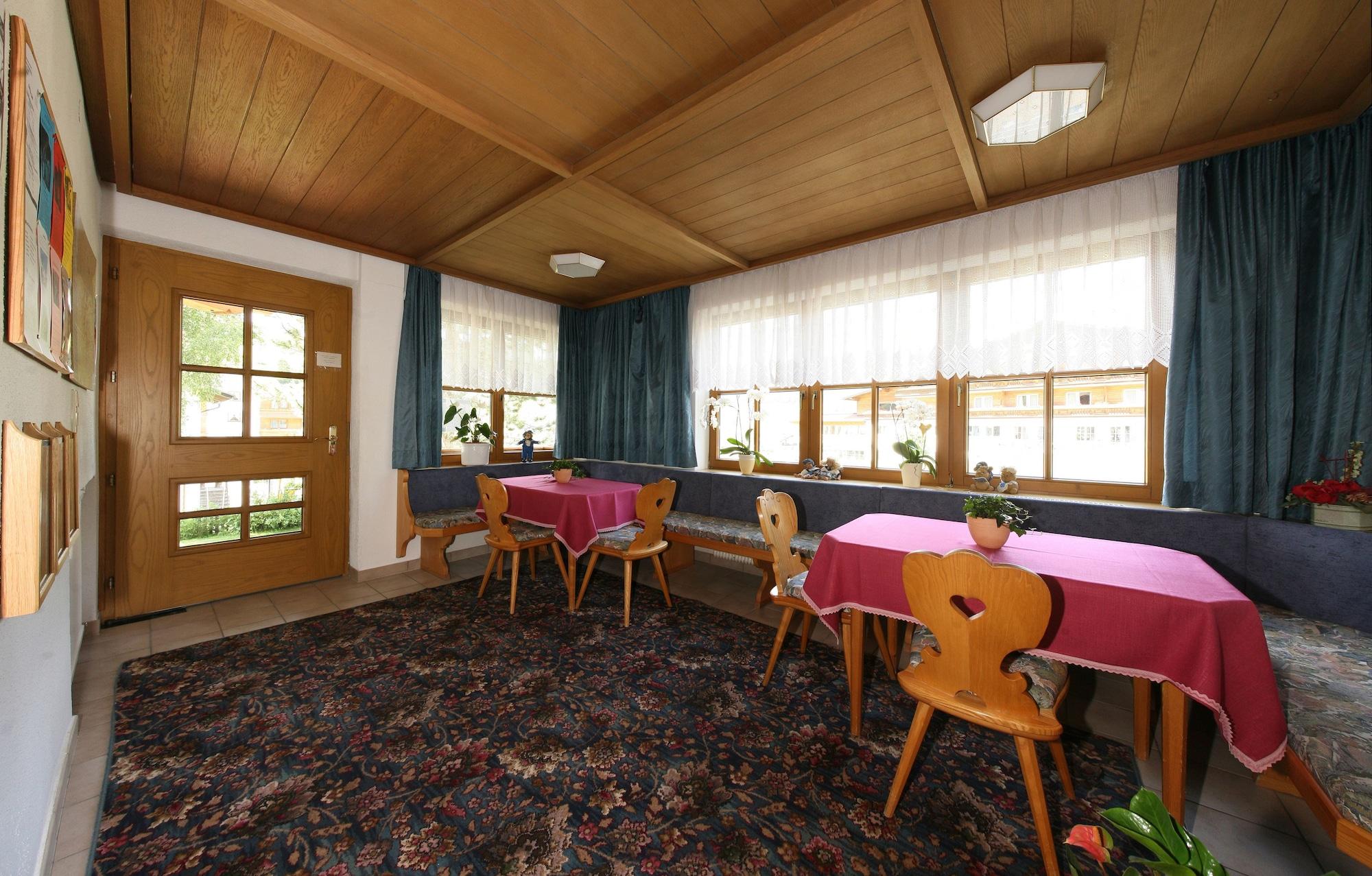 Vista Lobby Pension Tirol