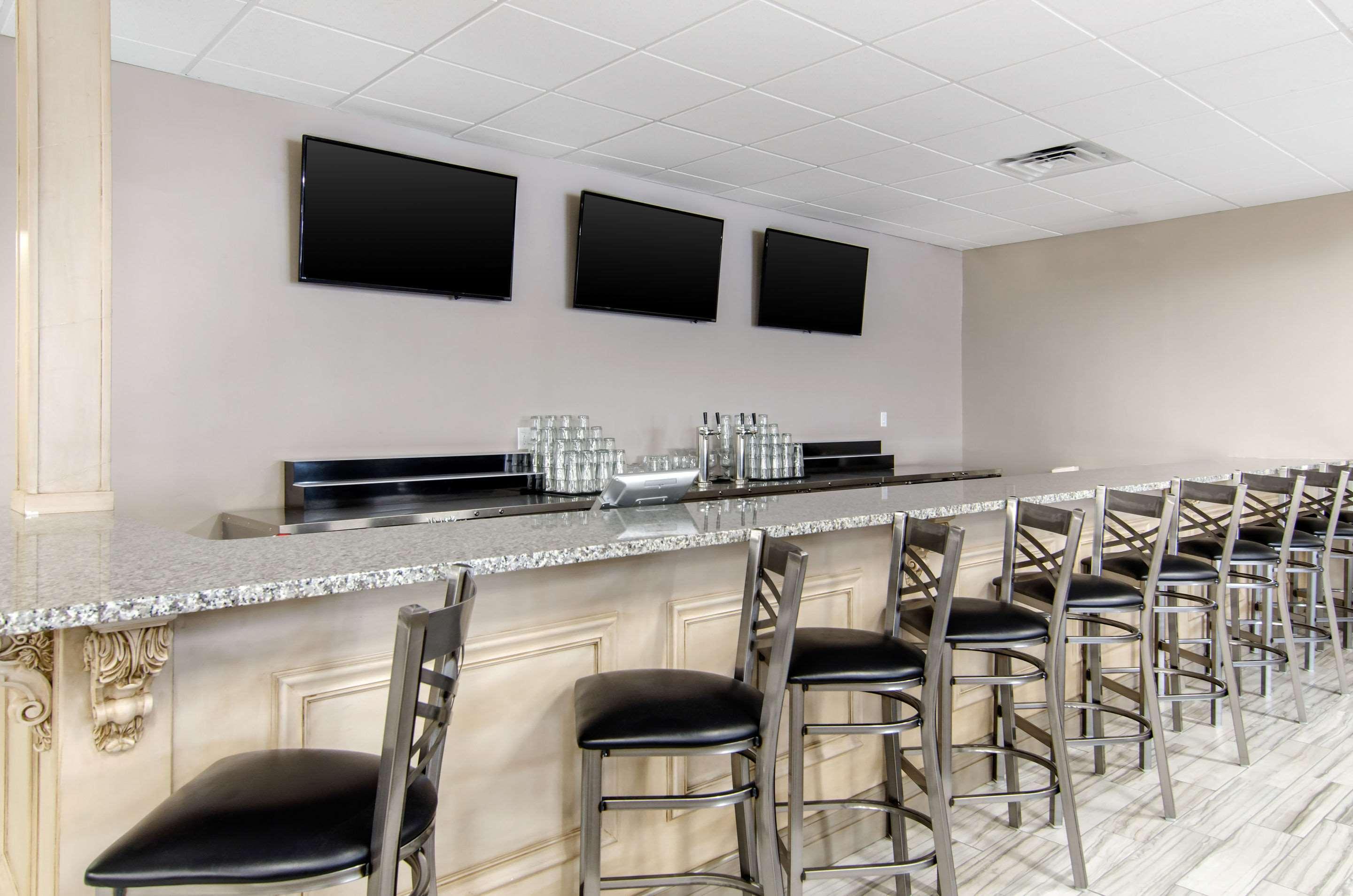 Bar/Salón Knights Inn Emporia