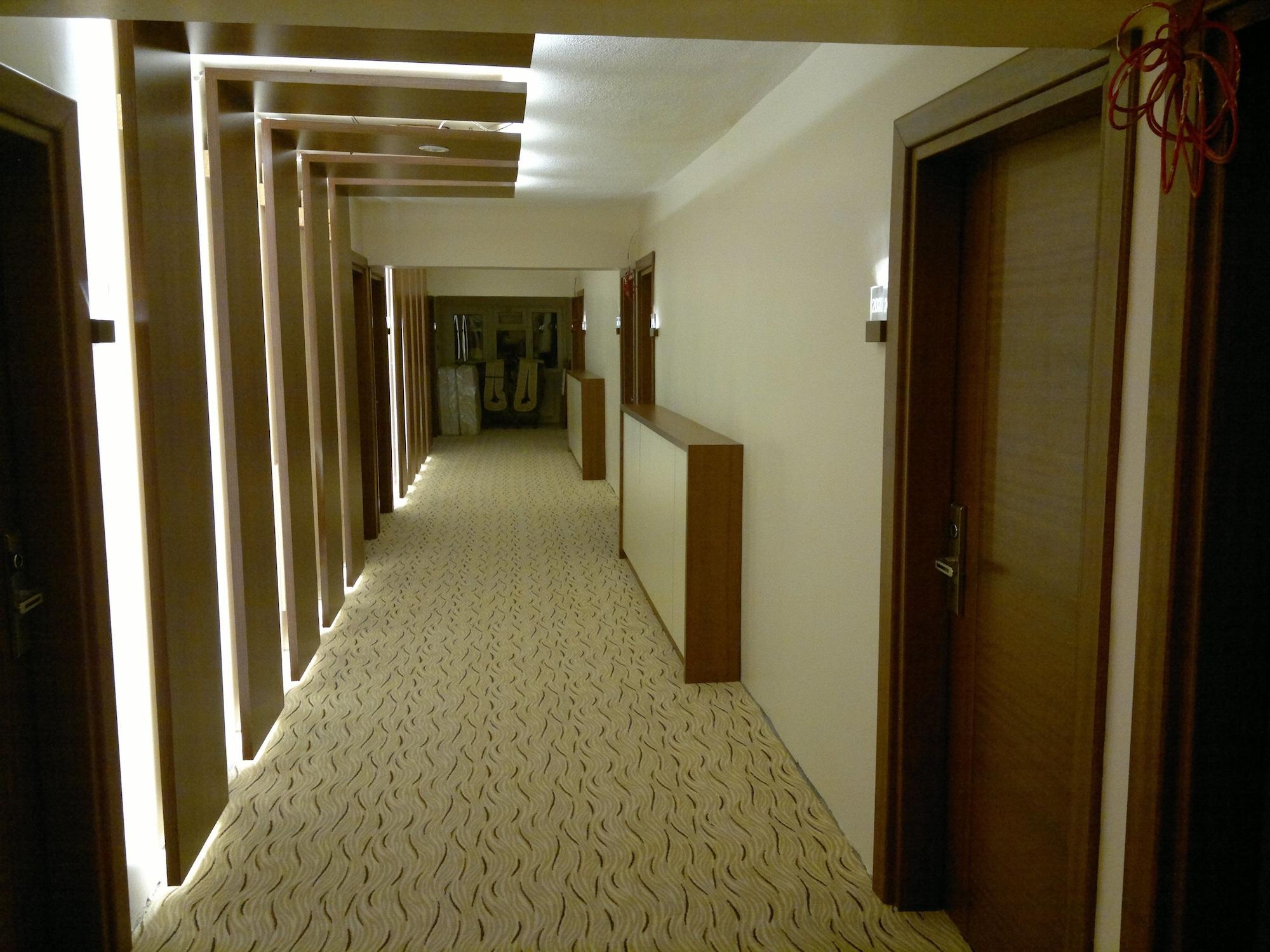 Varios Camlicesme Hotel