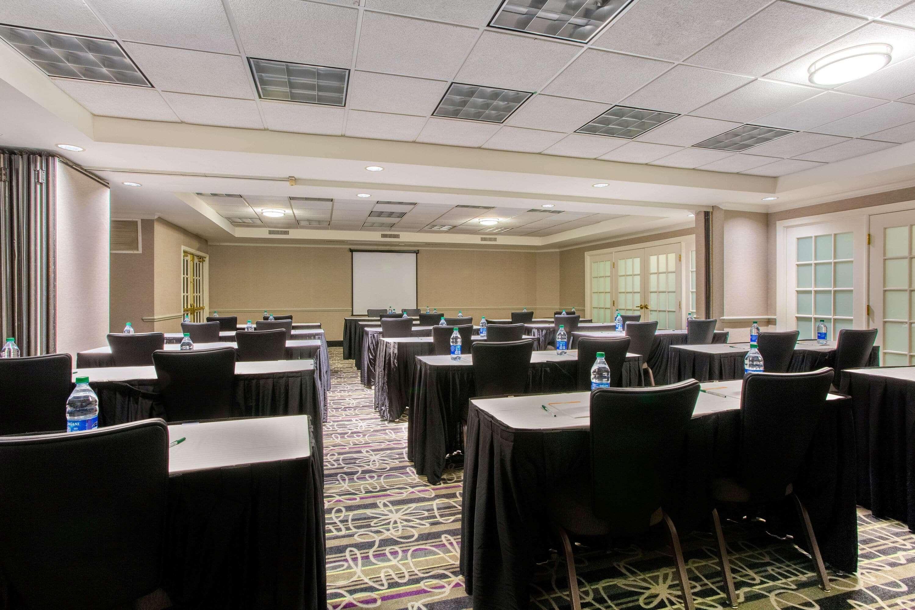 Centro de Negocios La Quinta Inn & Suites Raleigh - Durham Airport