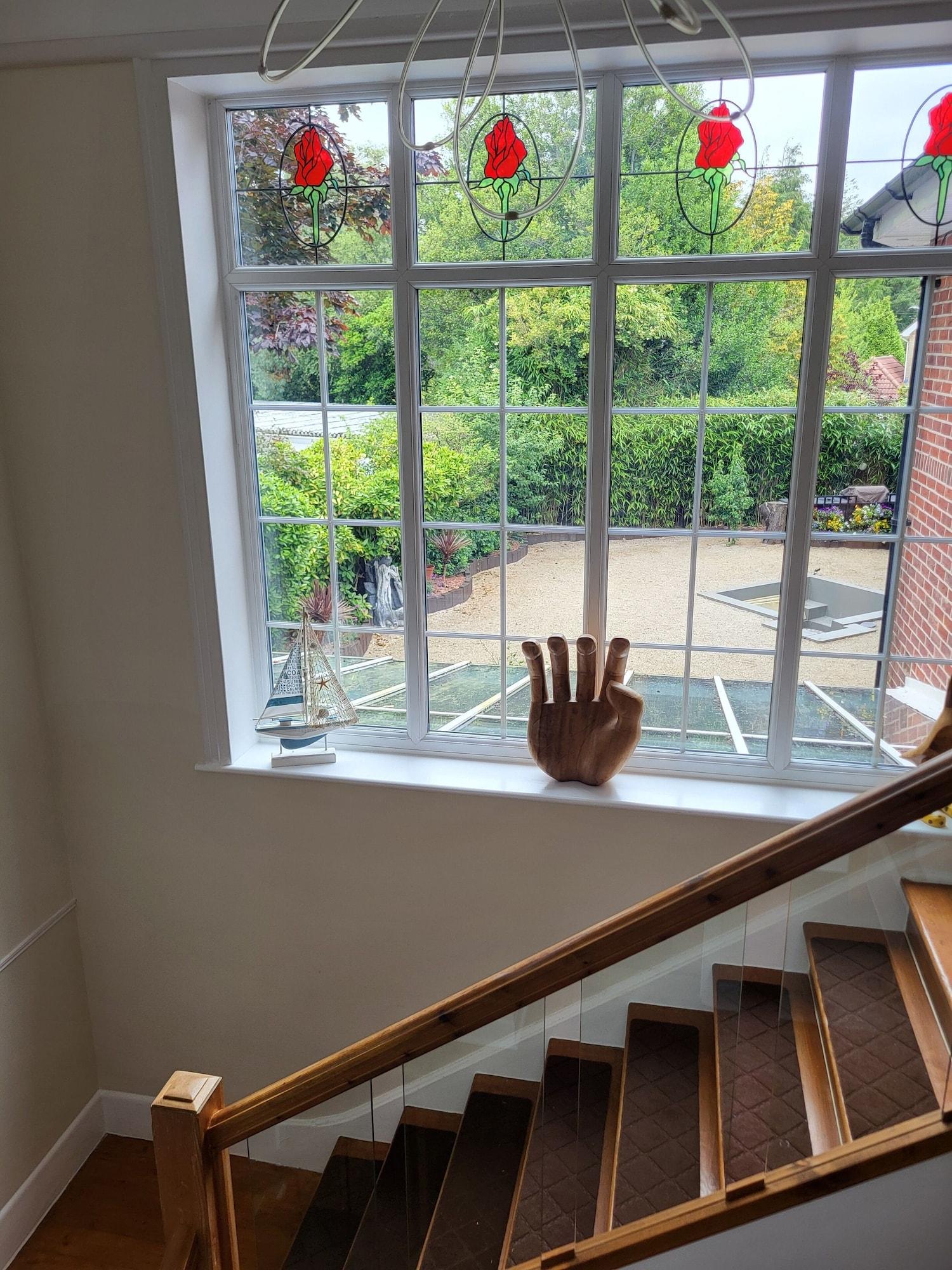 Vista Lobby Little Robin Gate