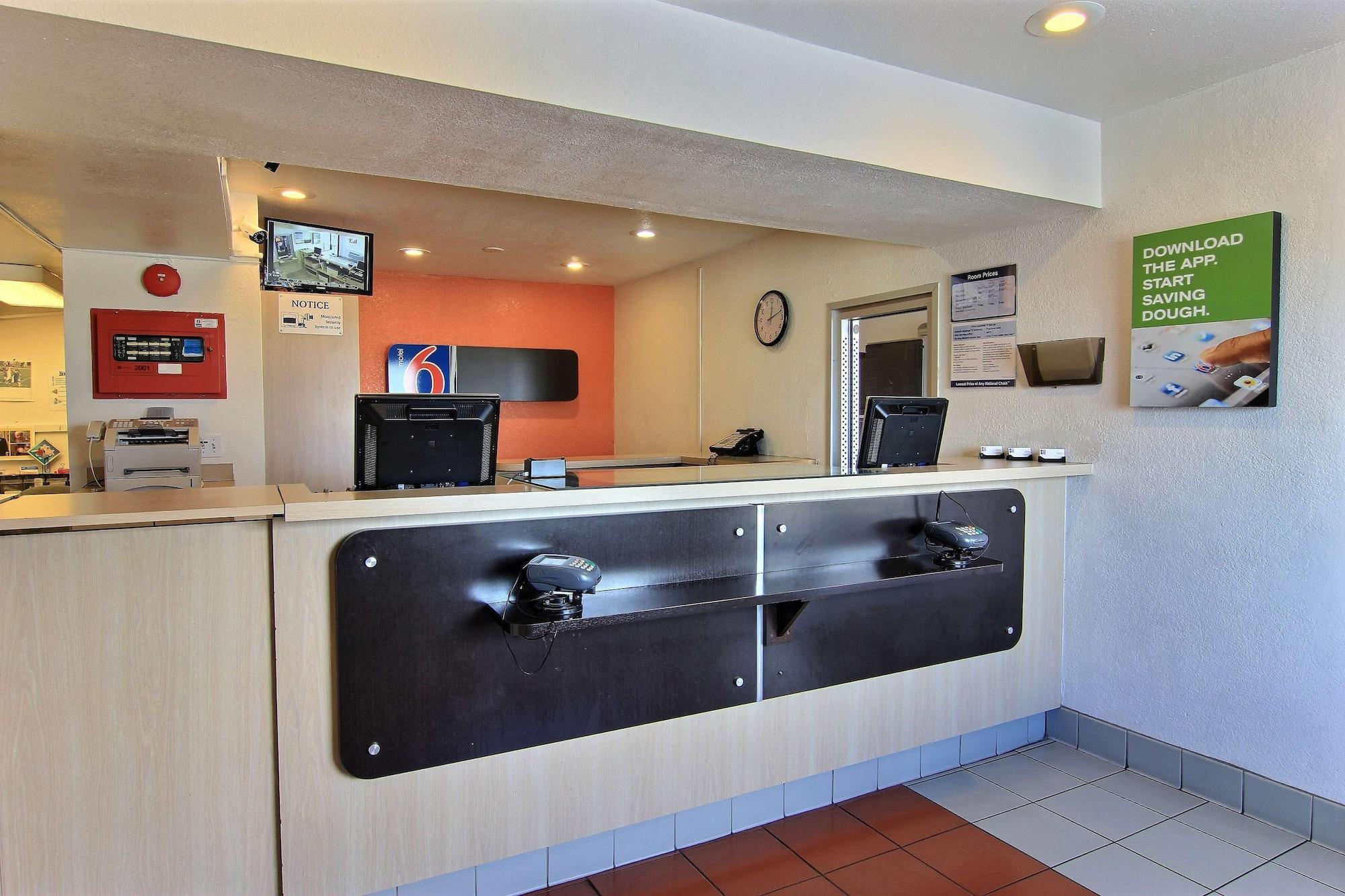 Vista Lobby Motel 6 Corpus Christi, TX - East - North Padre Island
