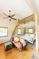 Alquiler Vacacional - Quiet, cozy cottage on a 45 acre homestead.