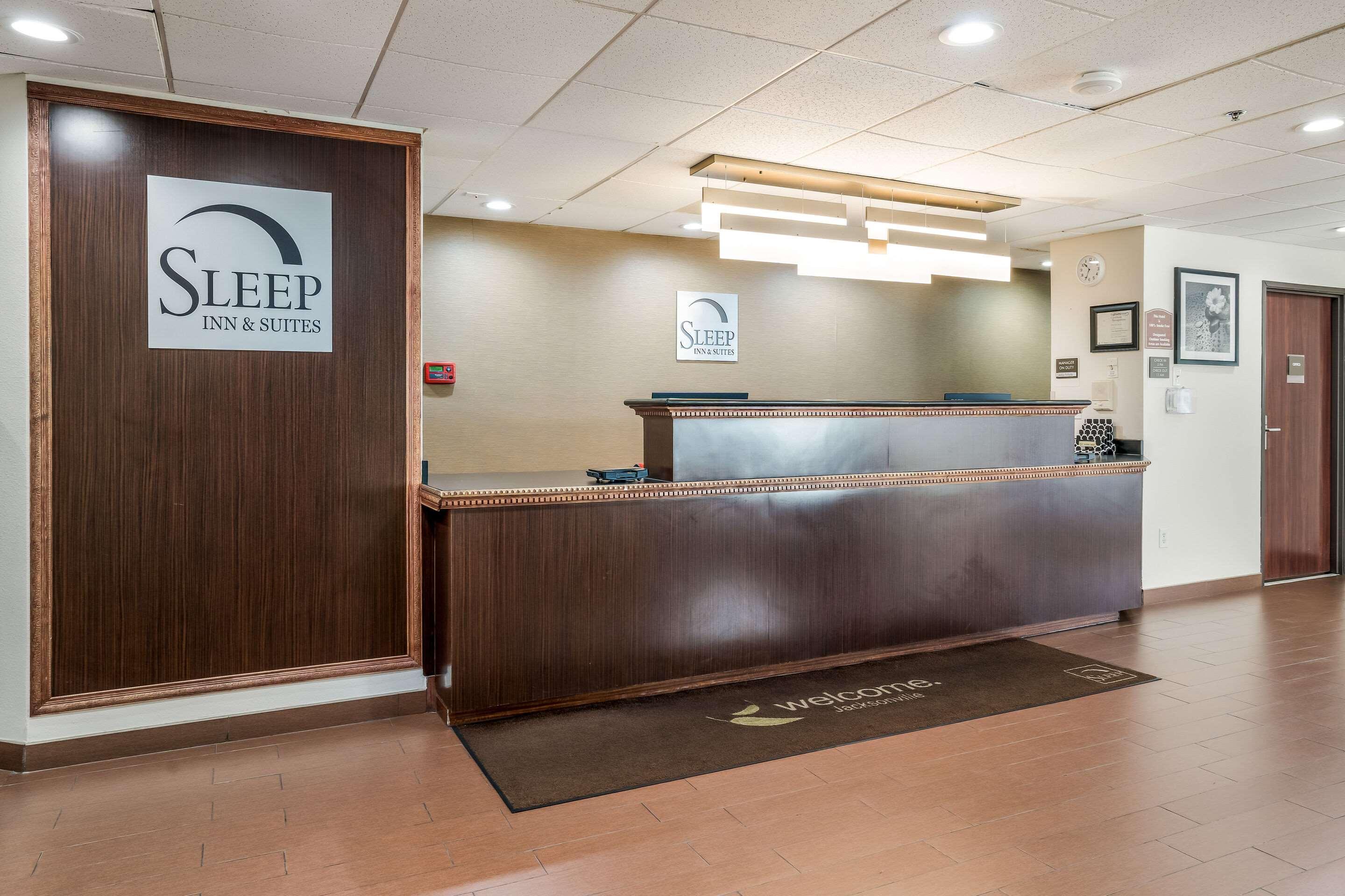 Vista Lobby Sleep Inn & Suites Jacksonville near Camp Lejeune