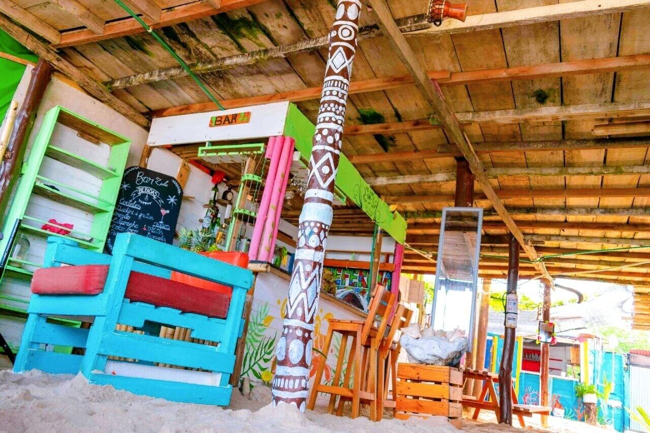 Varios Afronautica zulu hostel