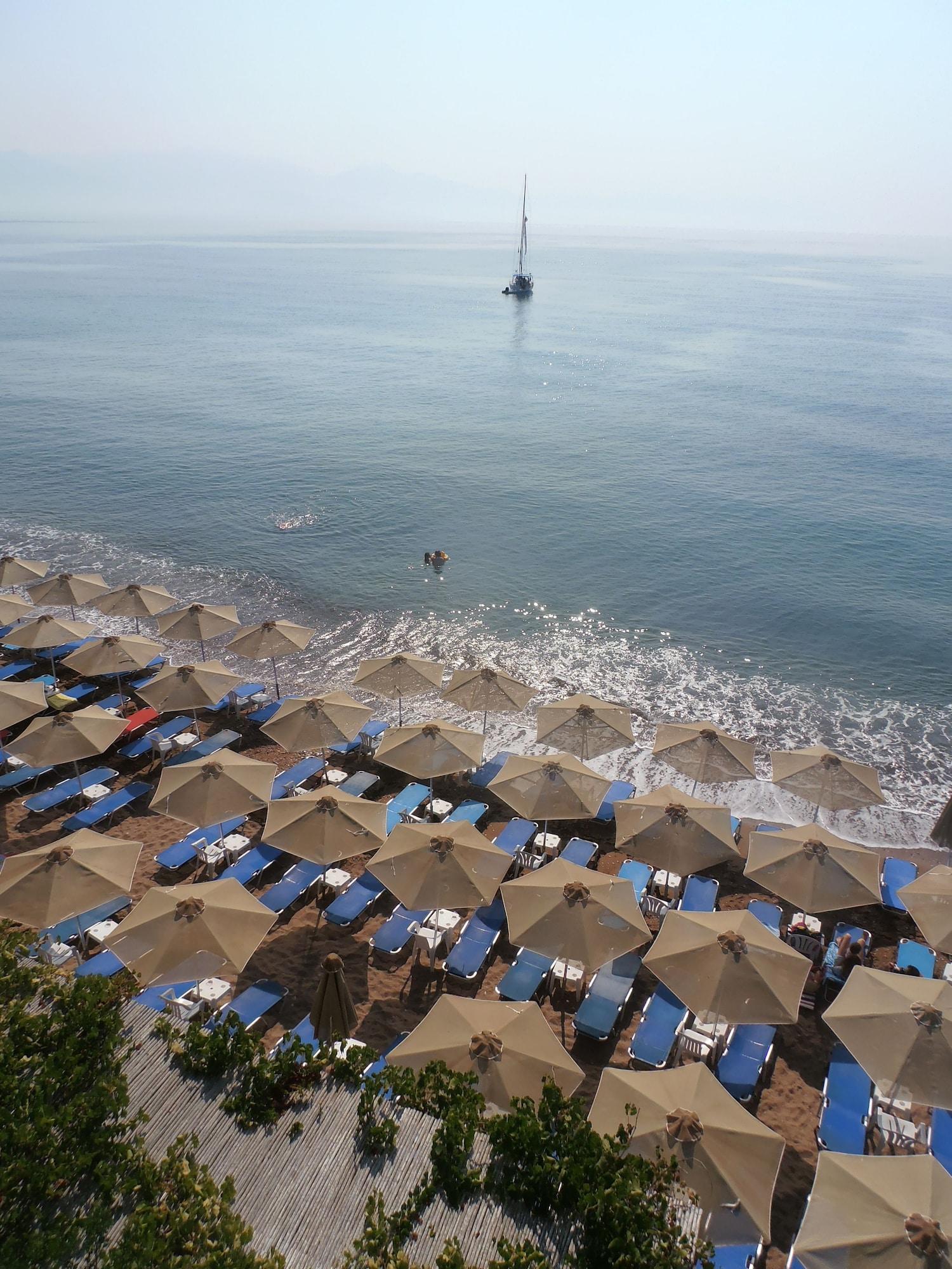 Playa Paris Village