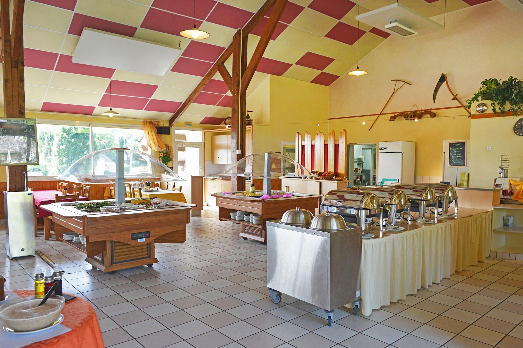 Restaurant Azureva Brommat En Carladez