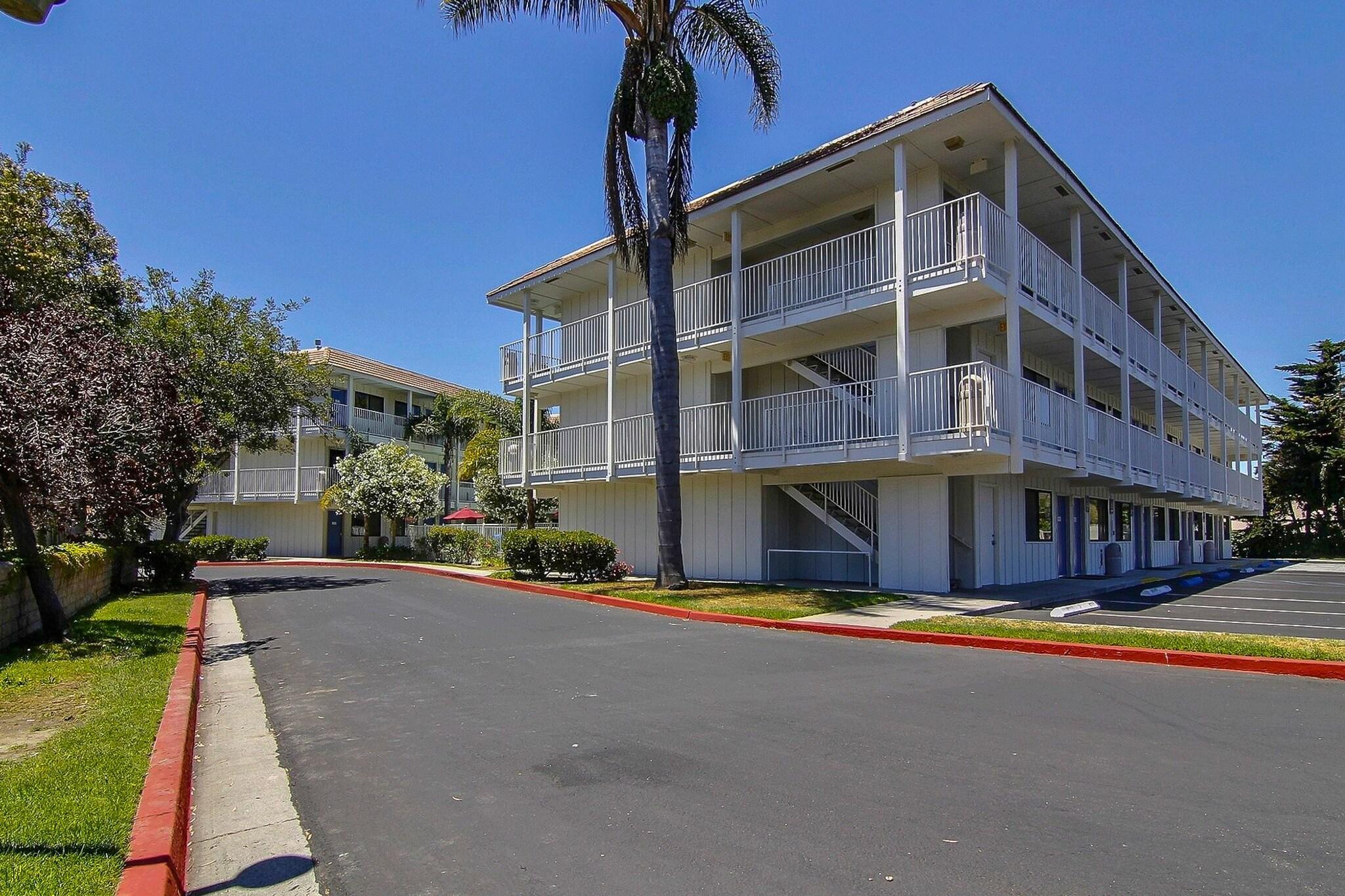 Vista Exterior Motel 6 Carpinteria, CA - Santa Barbara - North