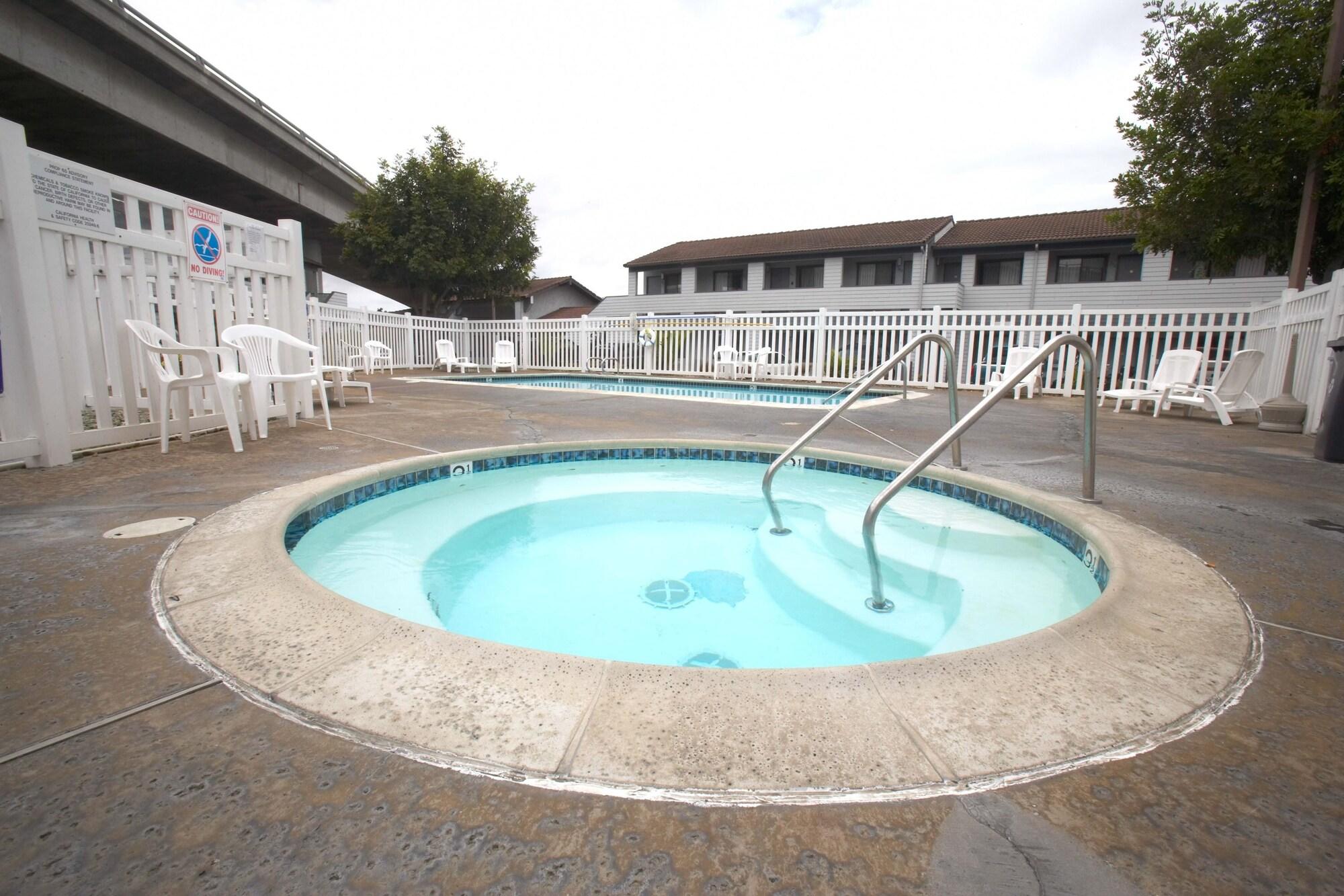 Spa E-Z 8 Motel Old Town